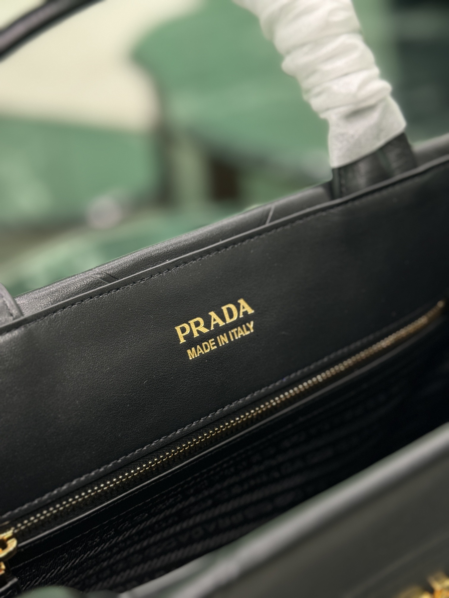 Prada 프라다 삼각 퀼팅 레더 대형 토트백 9