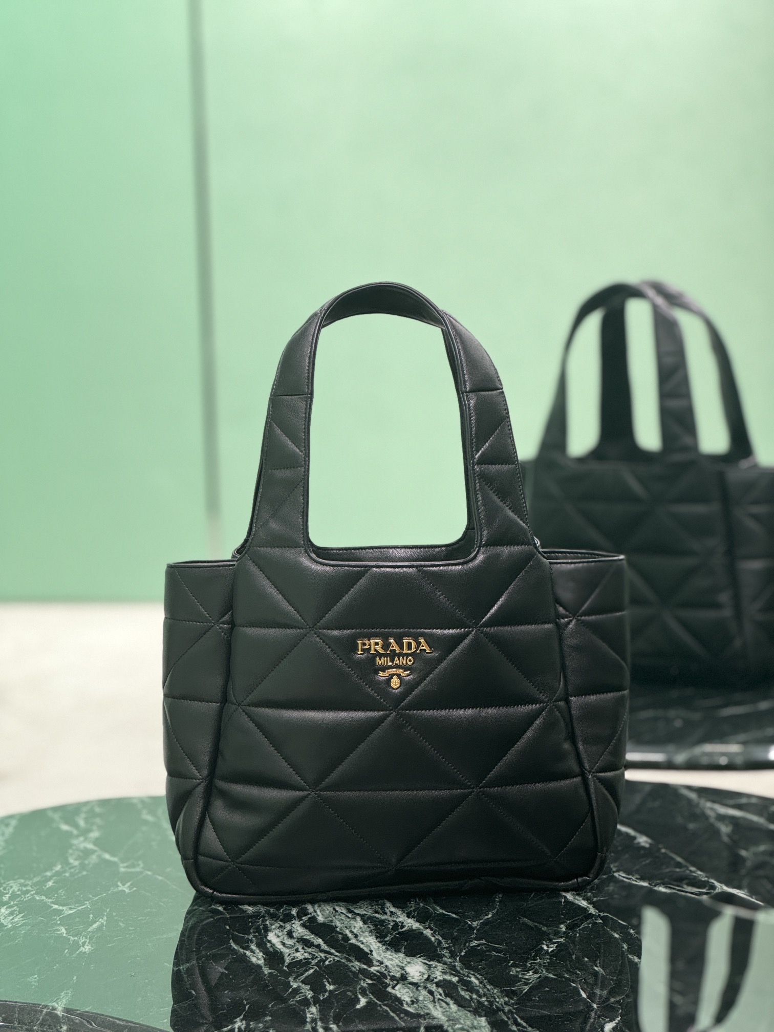 Prada 프라다 퀼티드 미디엄 토트백 1