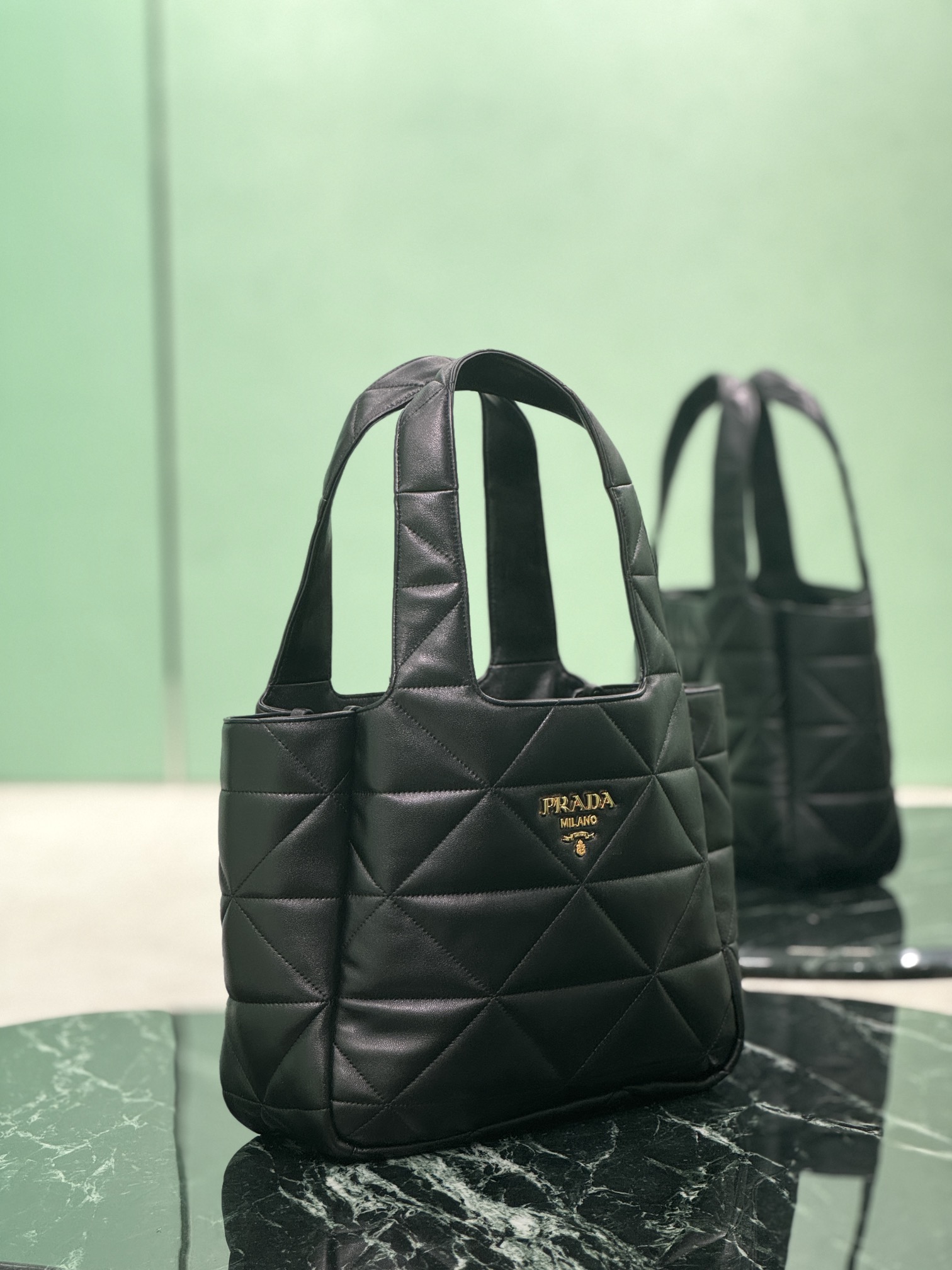 Prada 프라다 퀼티드 미디엄 토트백 2