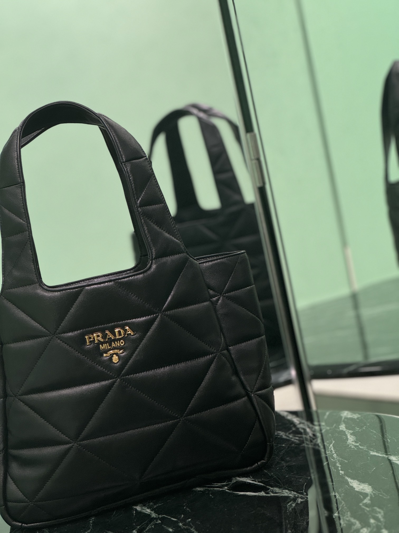 Prada 프라다 퀼티드 미디엄 토트백 3