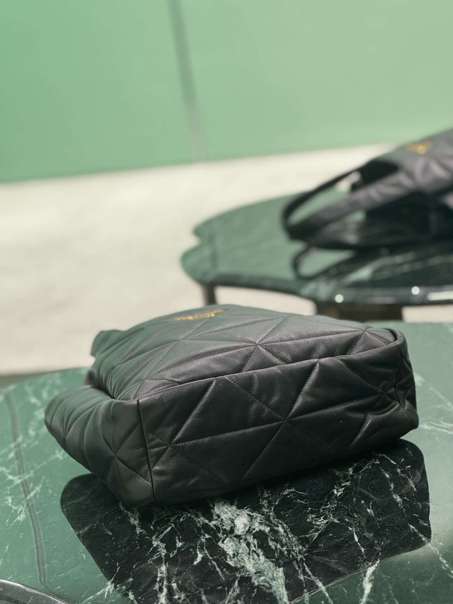 Prada 프라다 퀼티드 미디엄 토트백 7