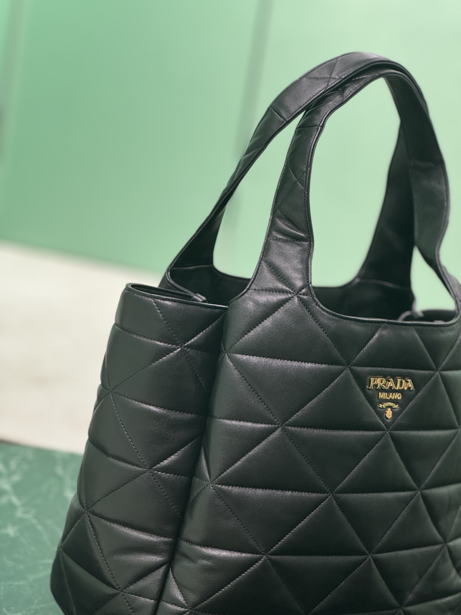 Prada 프라다 퀼티드 레더 대형 토트백 6