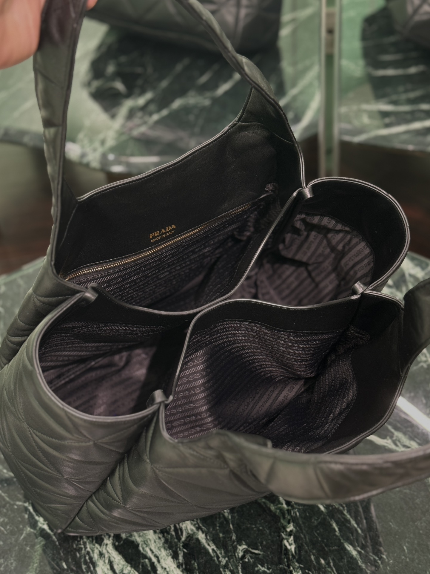 Prada 프라다 퀼티드 레더 대형 토트백 8