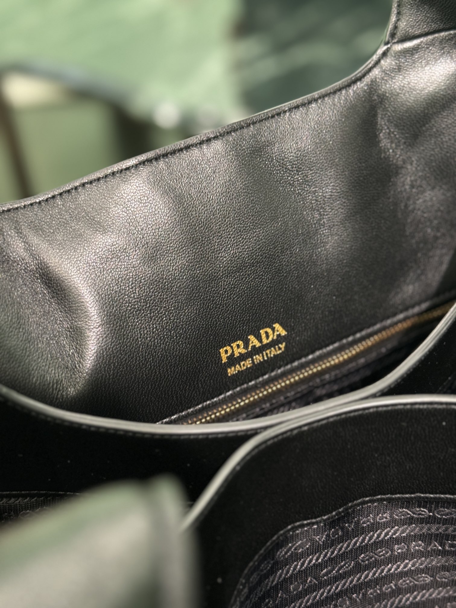 Prada 프라다 퀼티드 레더 대형 토트백 9