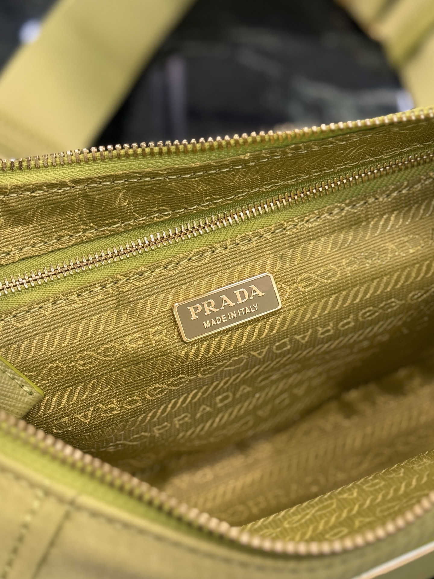 Prada 프라다 Re-Nylon 하프문 체인 숄더백 9