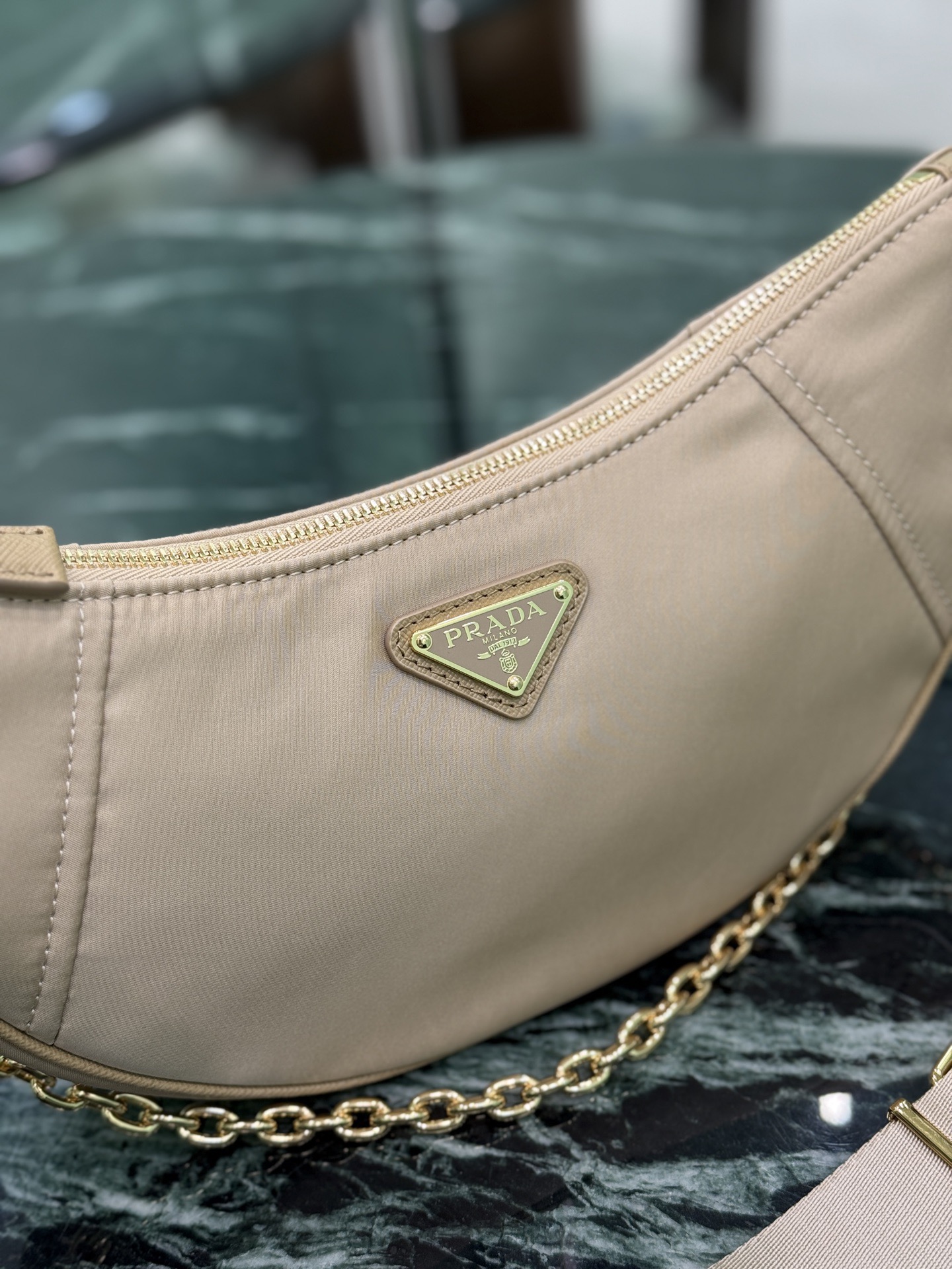 Prada 프라다 Re-Nylon 하프문 체인 숄더백 5