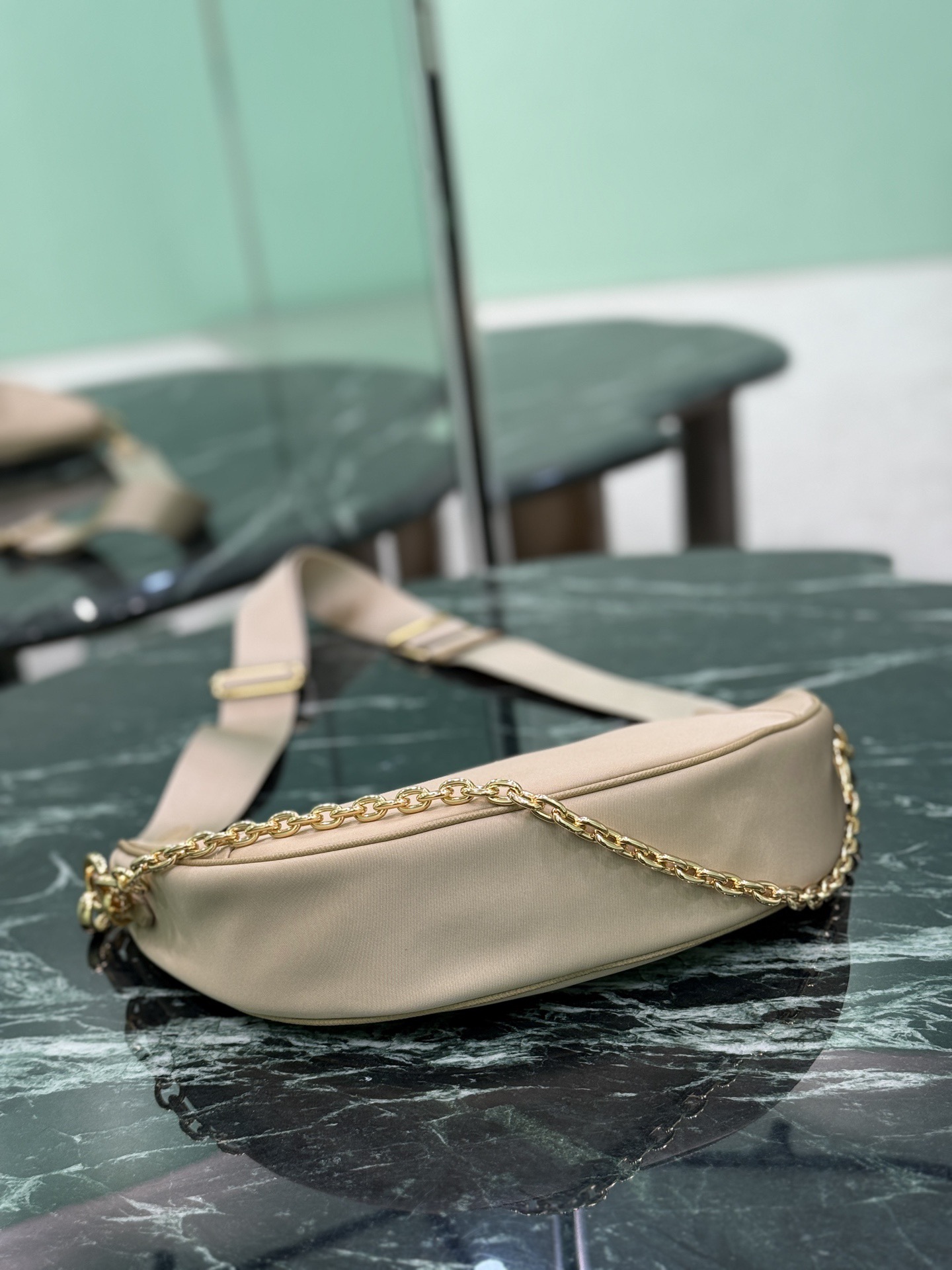 Prada 프라다 Re-Nylon 하프문 체인 숄더백 7