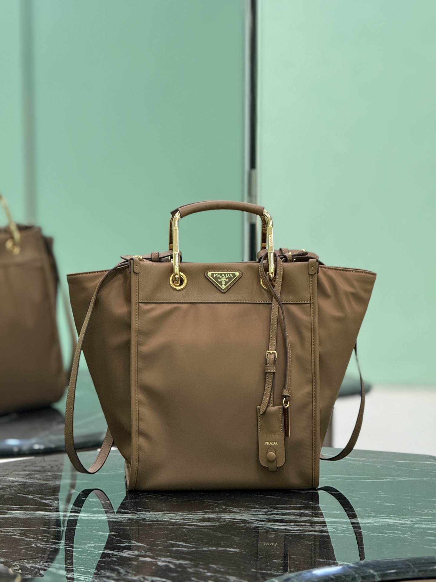 Prada 프라다 Re-Nylon 토트백 브라운 1