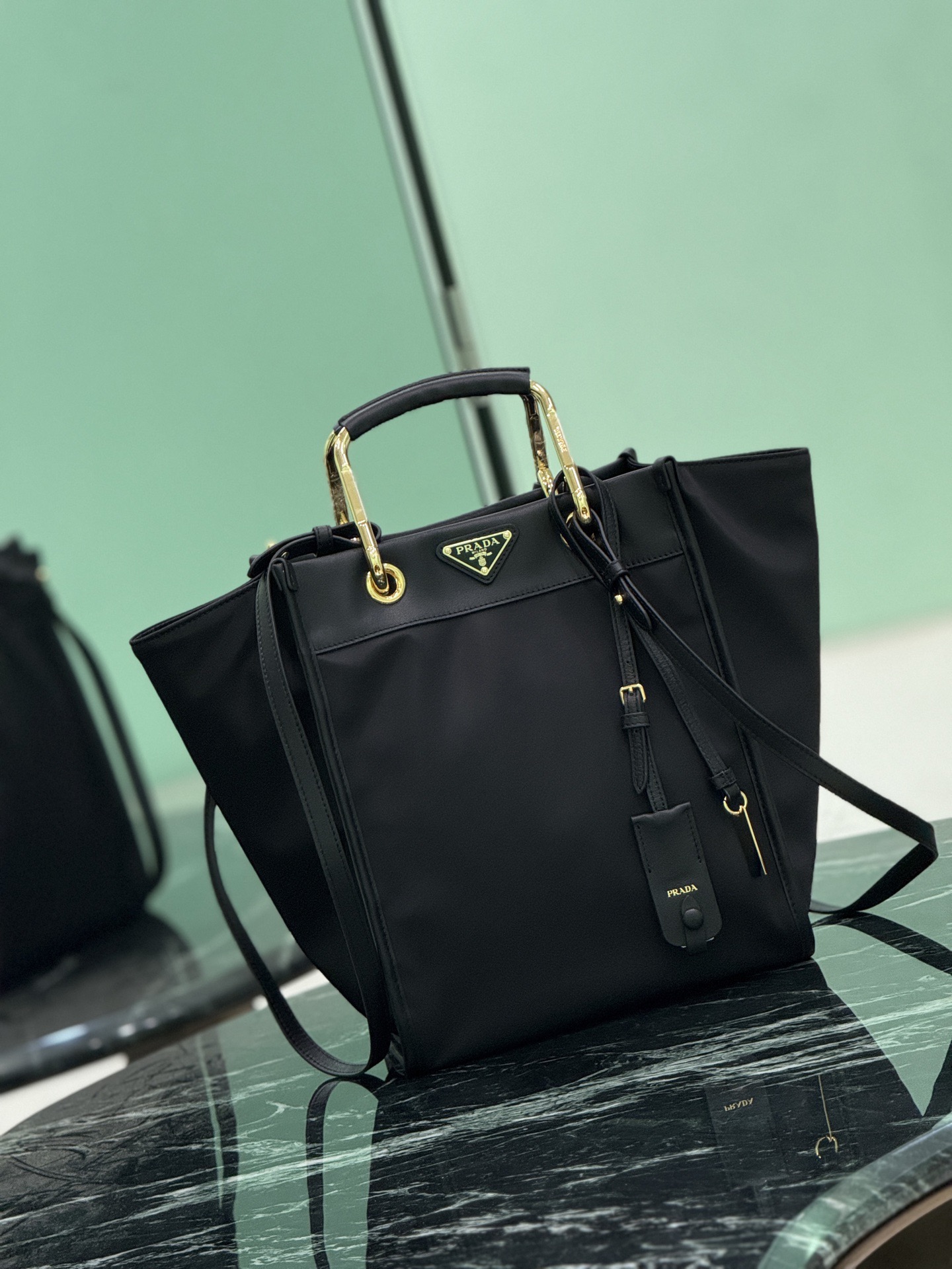 Prada 프라다 Re-Nylon 토트백 블랙 2