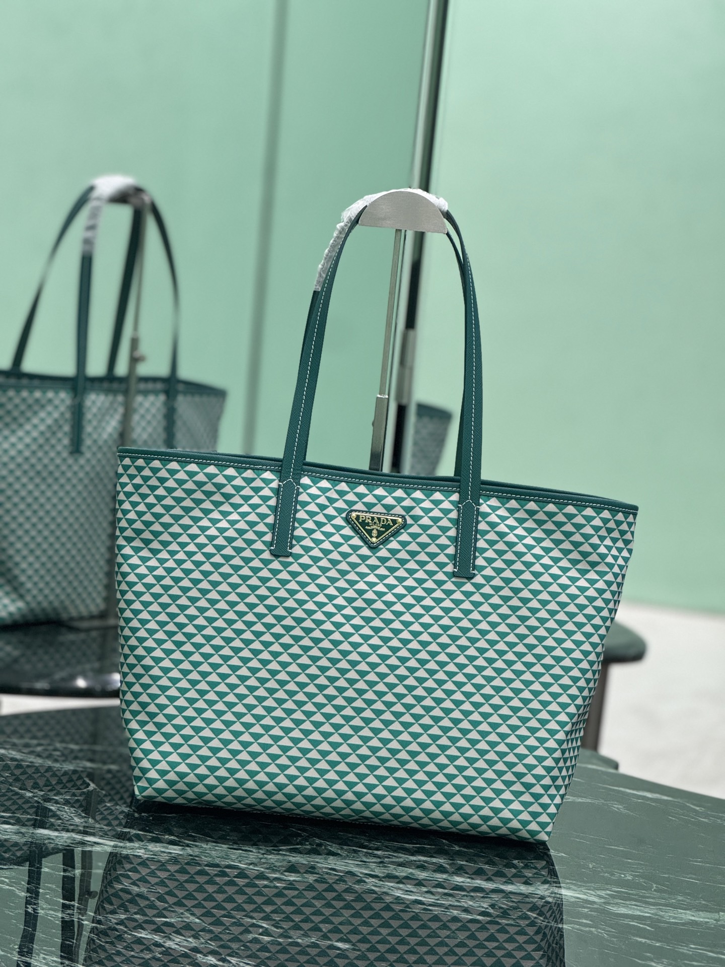 Prada 프라다 Tessuto Triangulum 토트백 민트 패턴 2