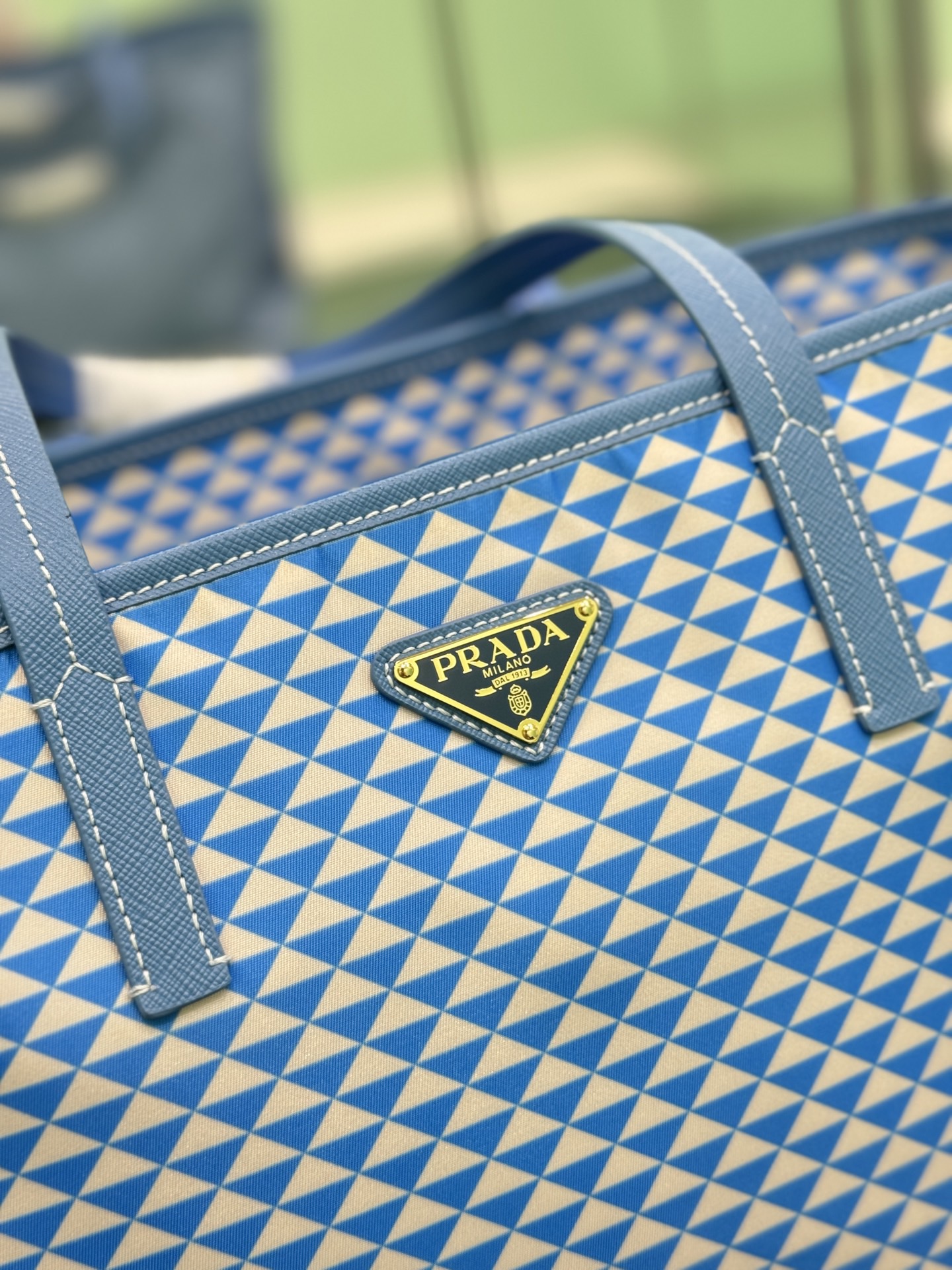 Prada 프라다 Re-Nylon 트라이앵글 패턴 토트백 5
