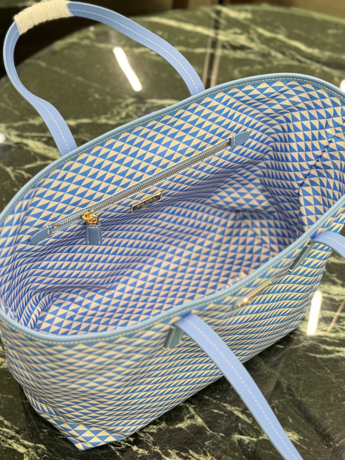 Prada 프라다 Re-Nylon 트라이앵글 패턴 토트백 8