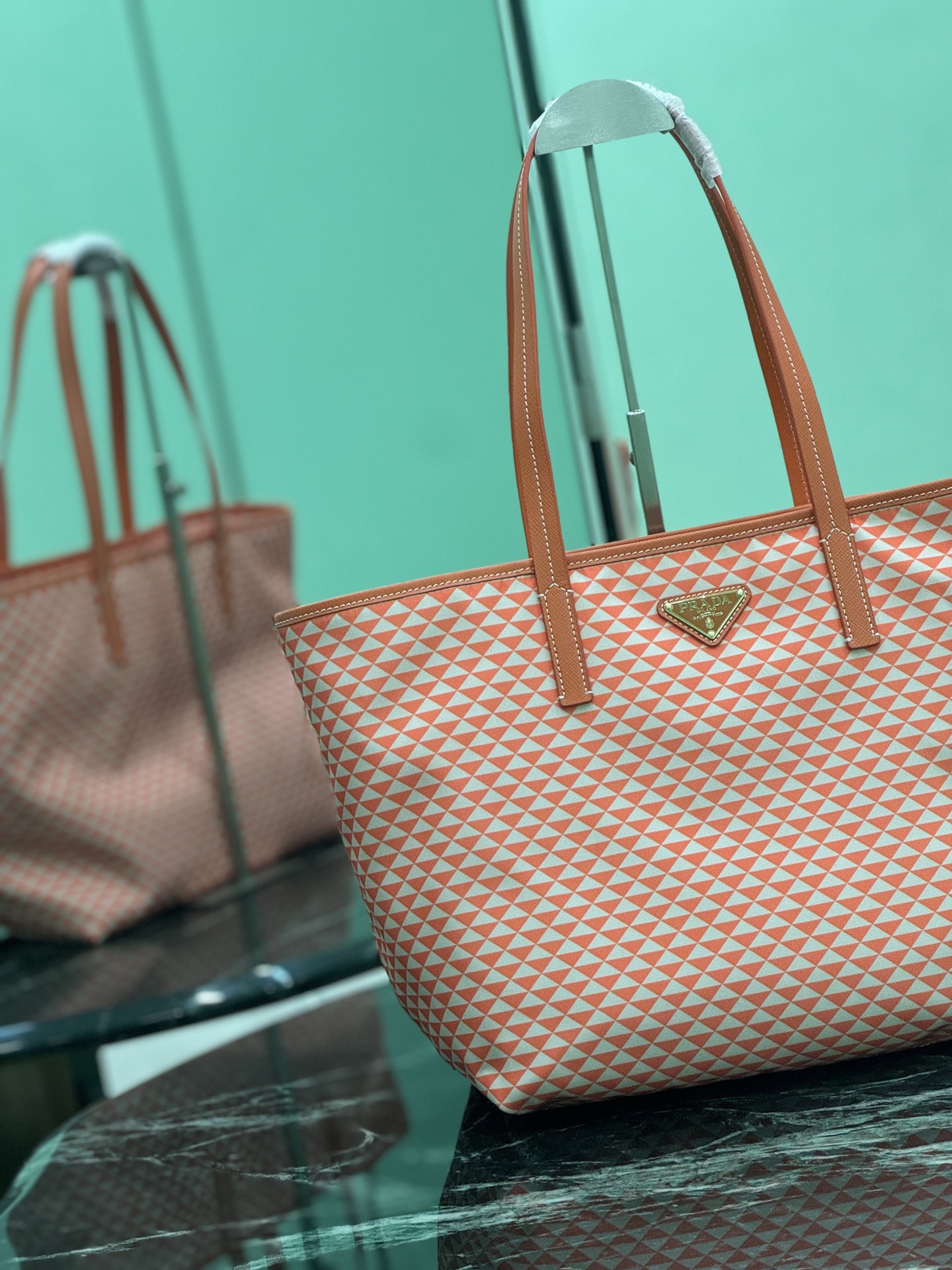 Prada 프라다 Re-Nylon 지오메트릭 패턴 토트백 3