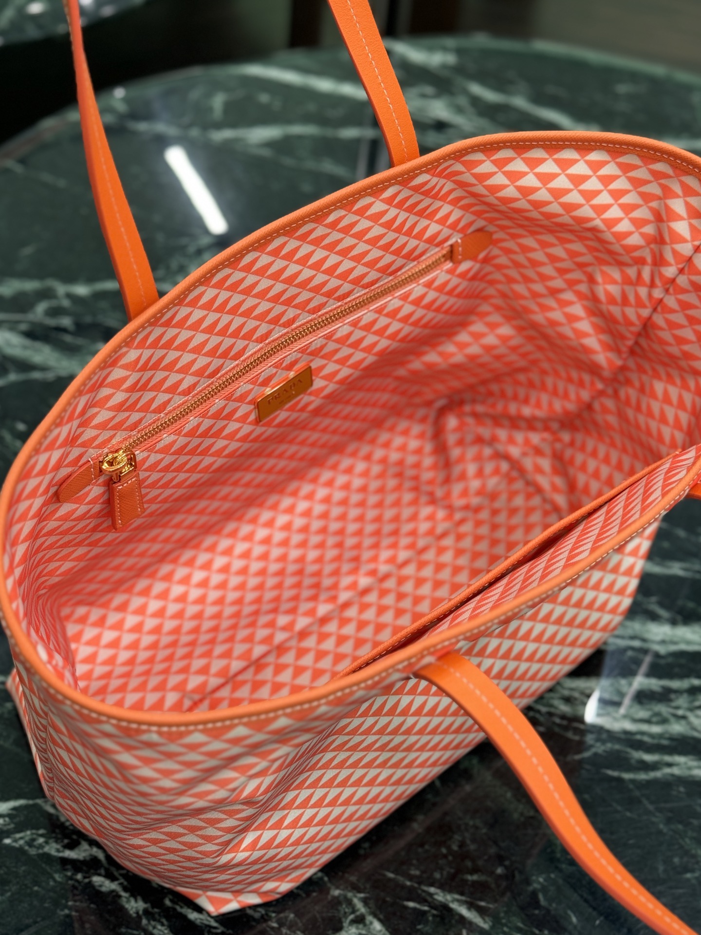 Prada 프라다 Re-Nylon 지오메트릭 패턴 토트백 8