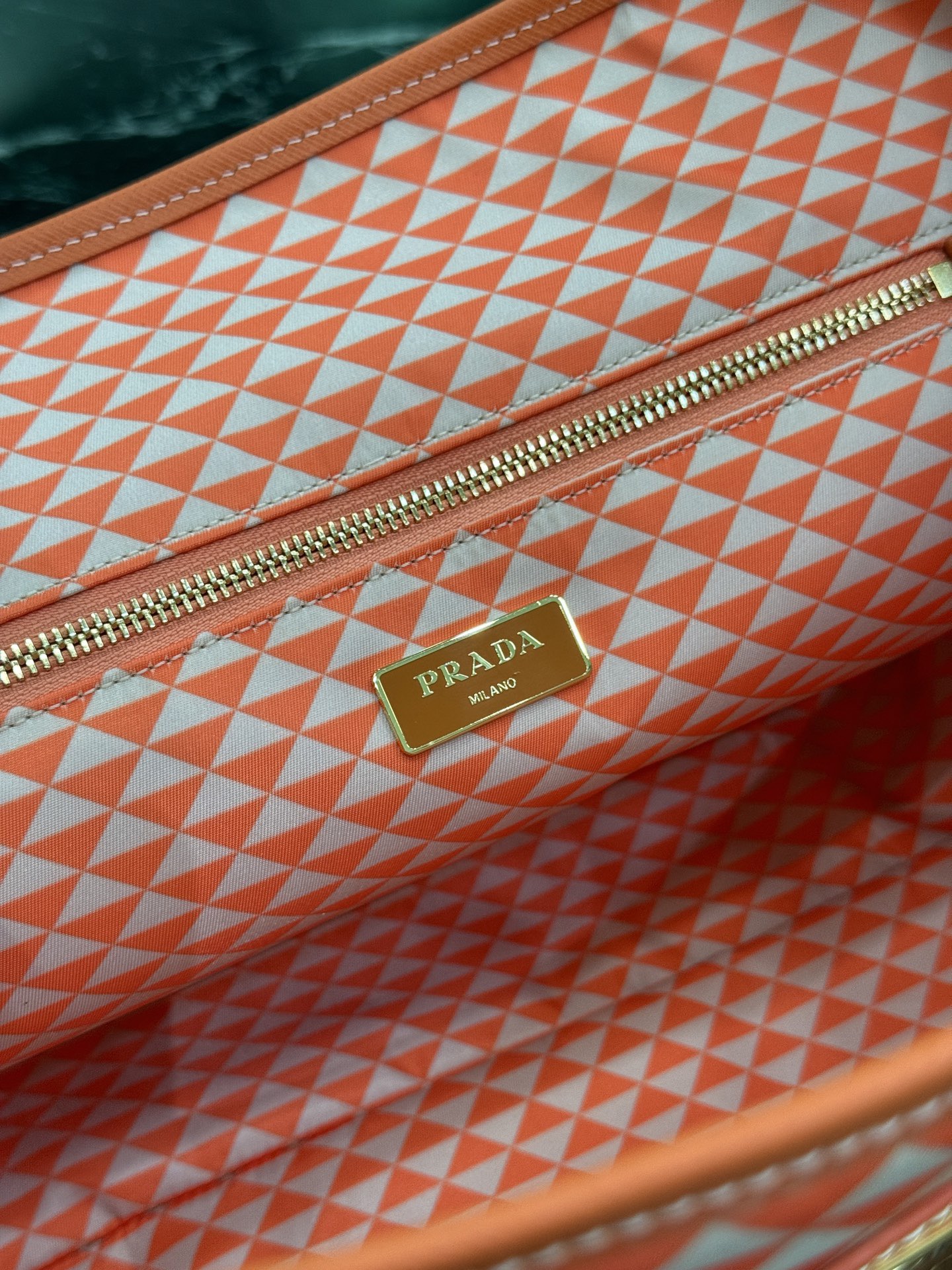 Prada 프라다 Re-Nylon 지오메트릭 패턴 토트백 9