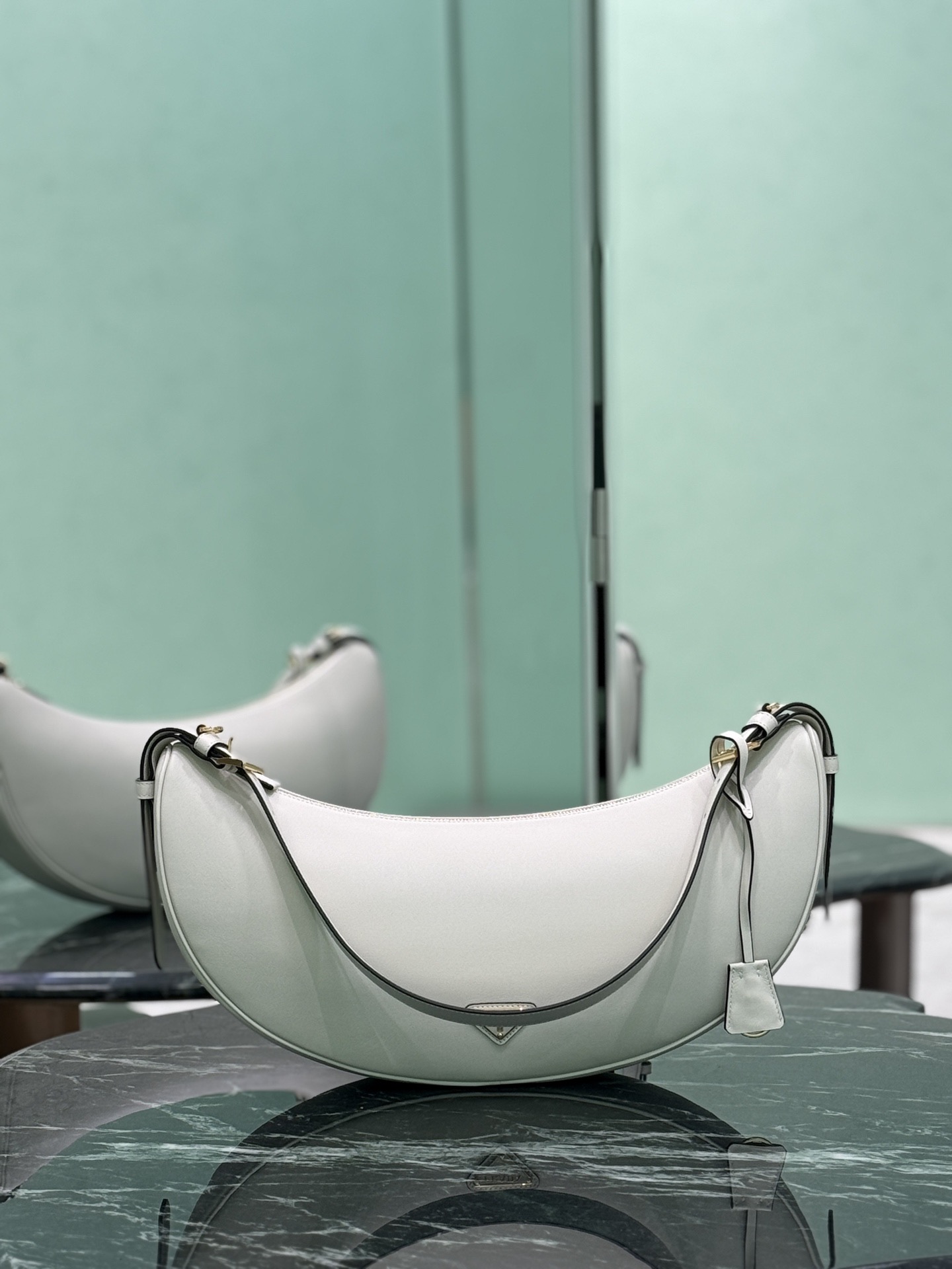 Prada 프라다 새들 레더 호보 숄더백 5