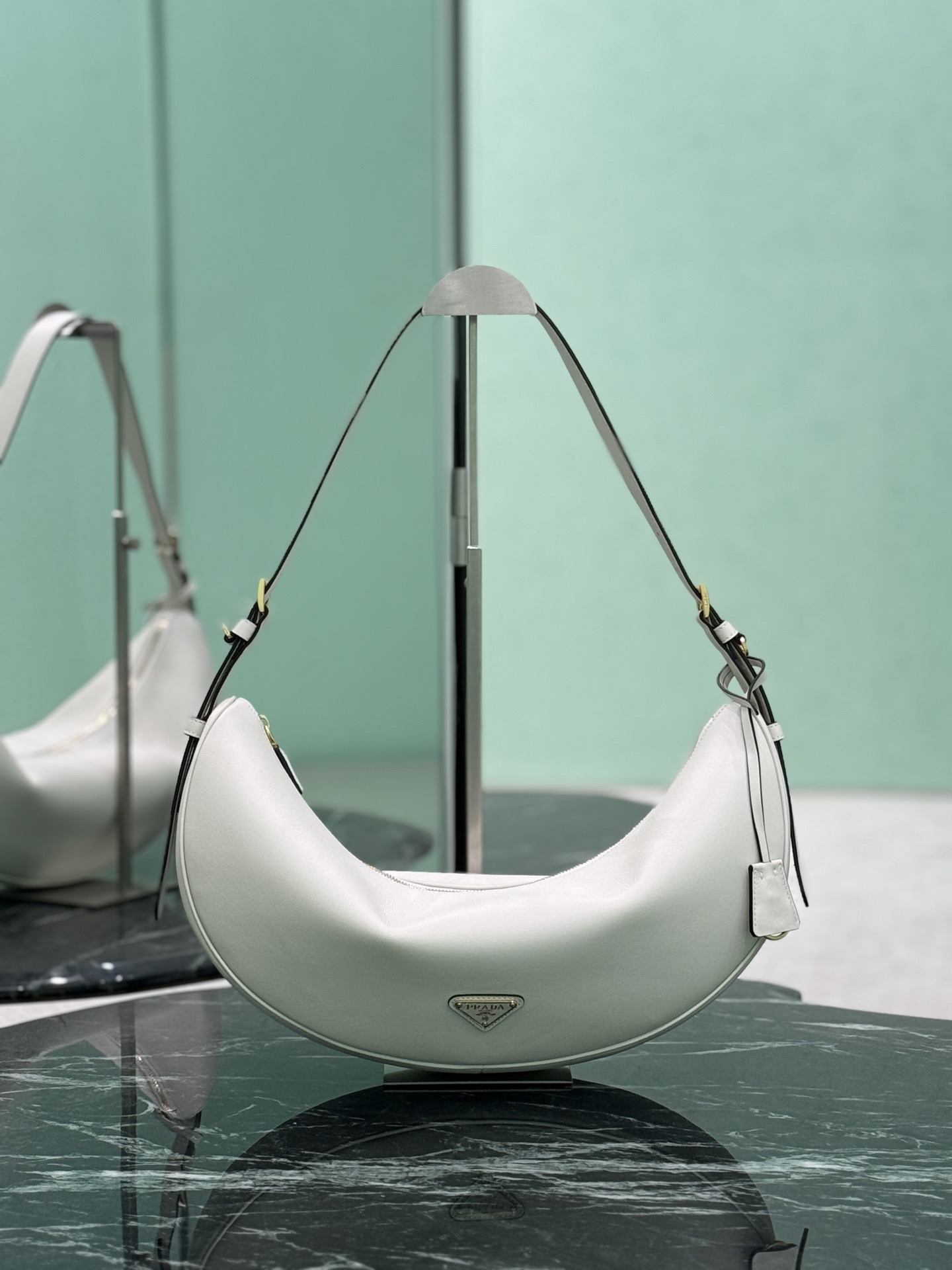 Prada 프라다 새들 레더 호보 숄더백 6