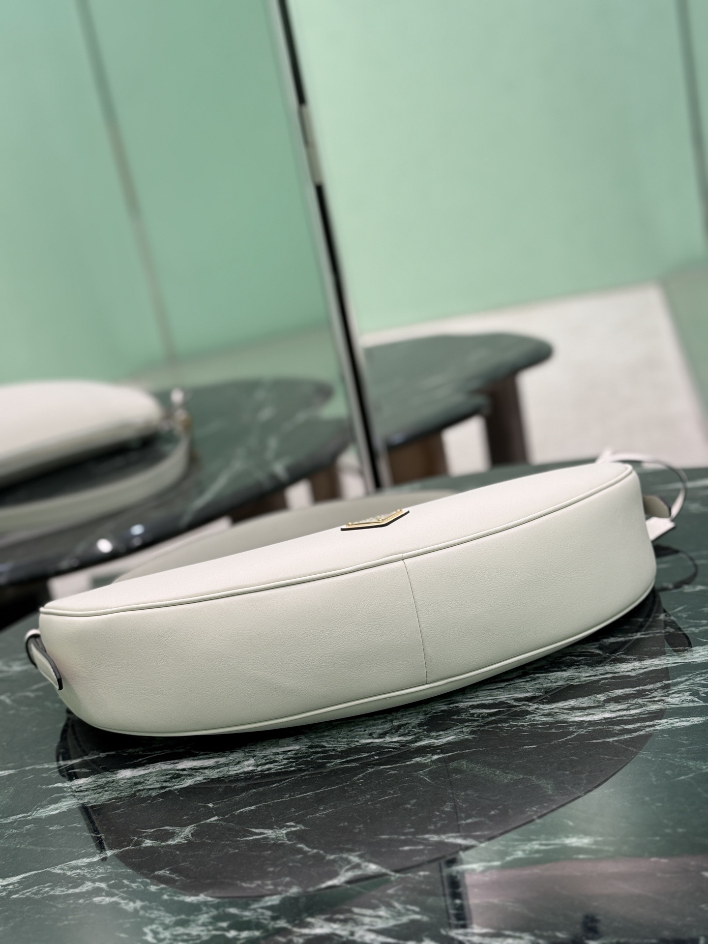 Prada 프라다 새들 레더 호보 숄더백 11