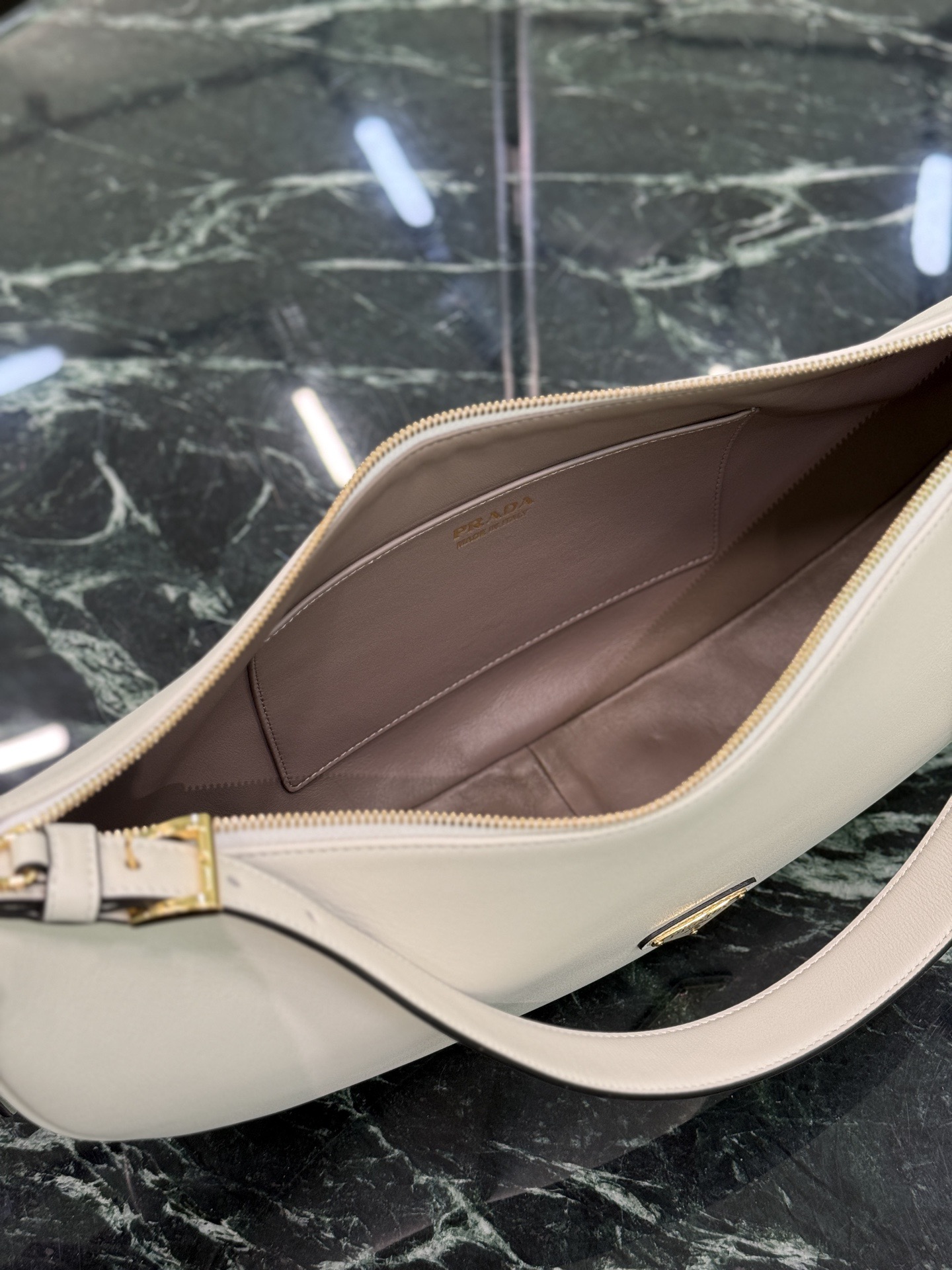 Prada 프라다 새들 레더 호보 숄더백 12