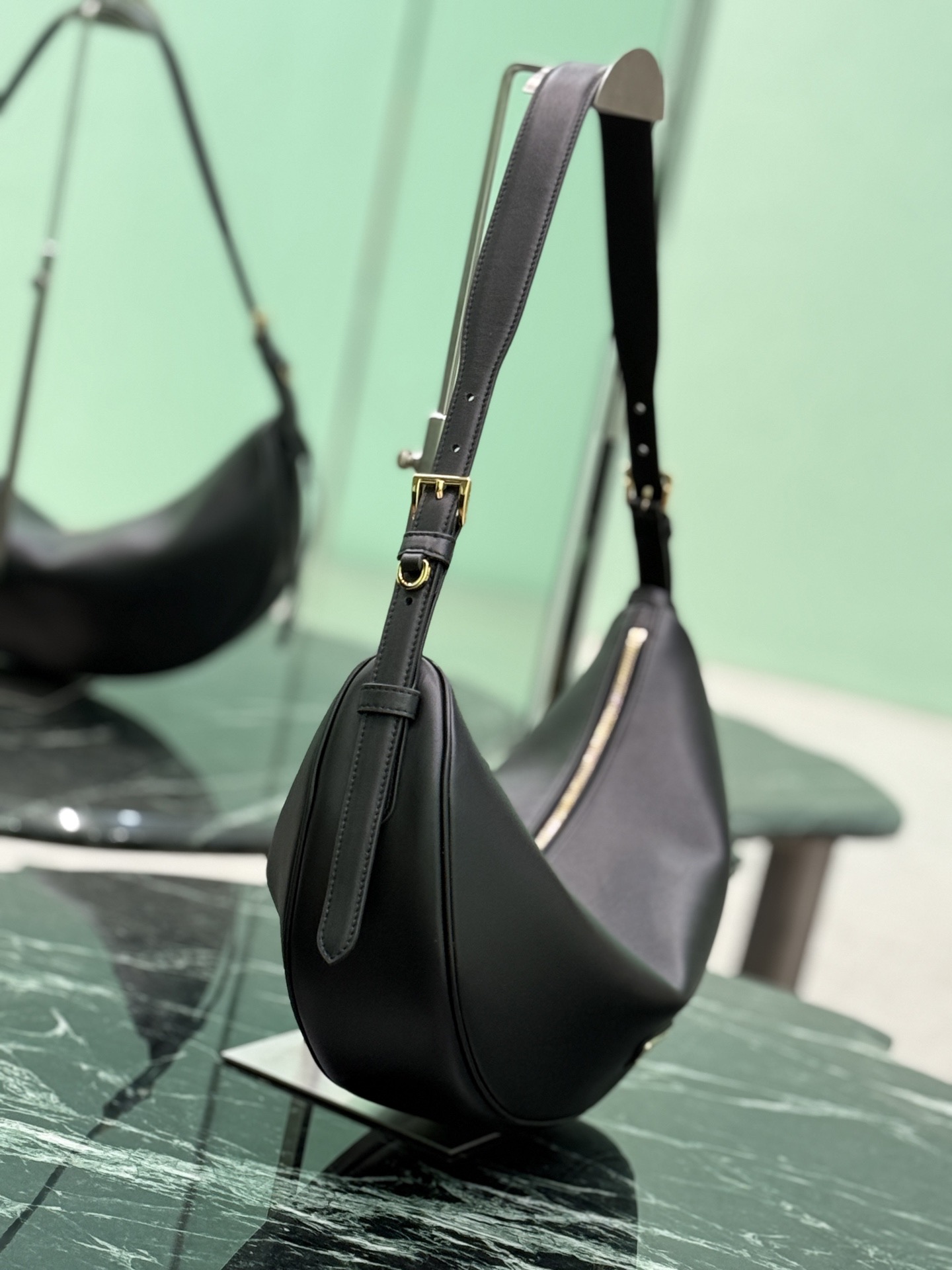 Prada 프라다 새들 레더 호보 숄더백 3