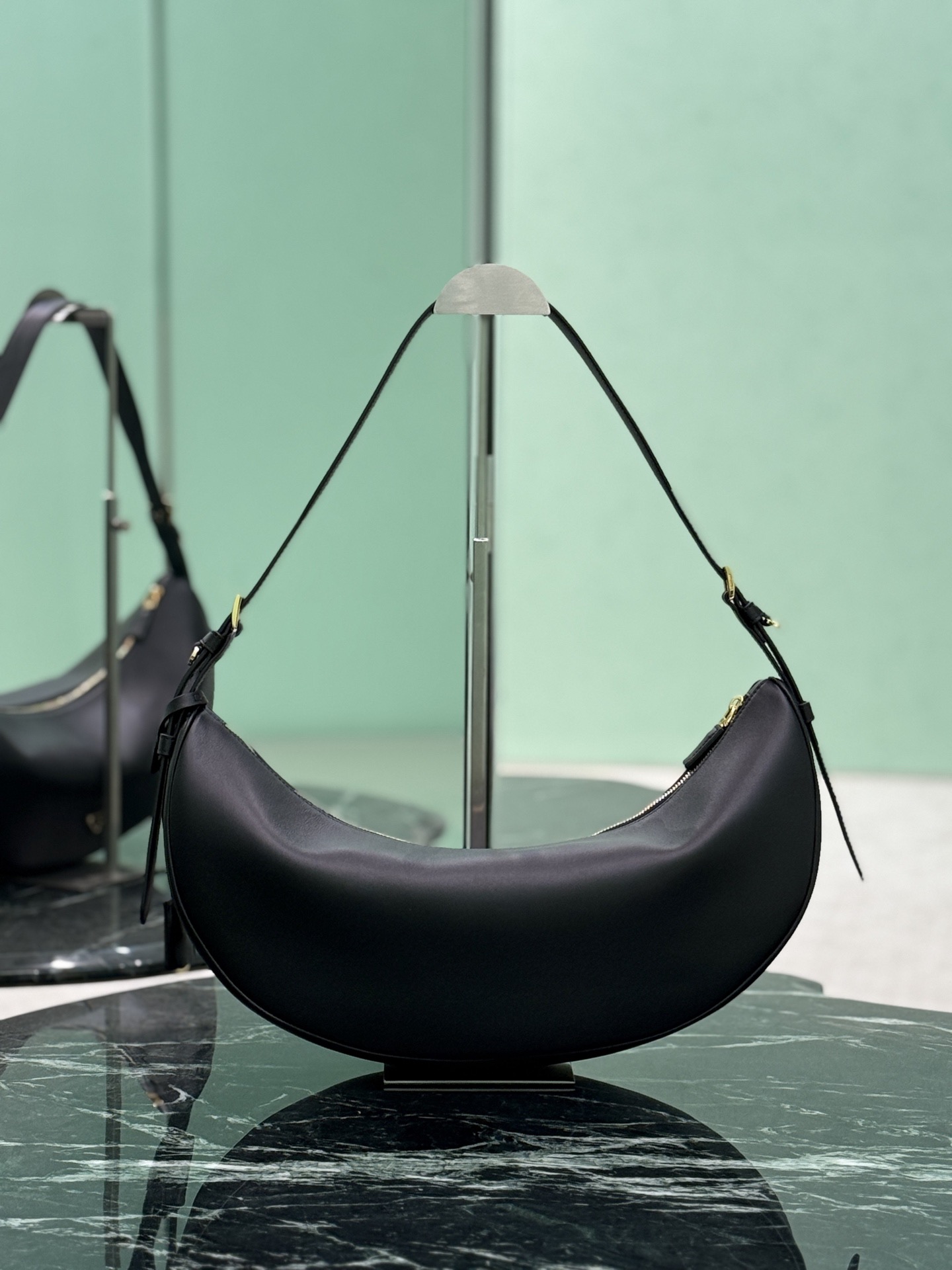 Prada 프라다 새들 레더 호보 숄더백 4