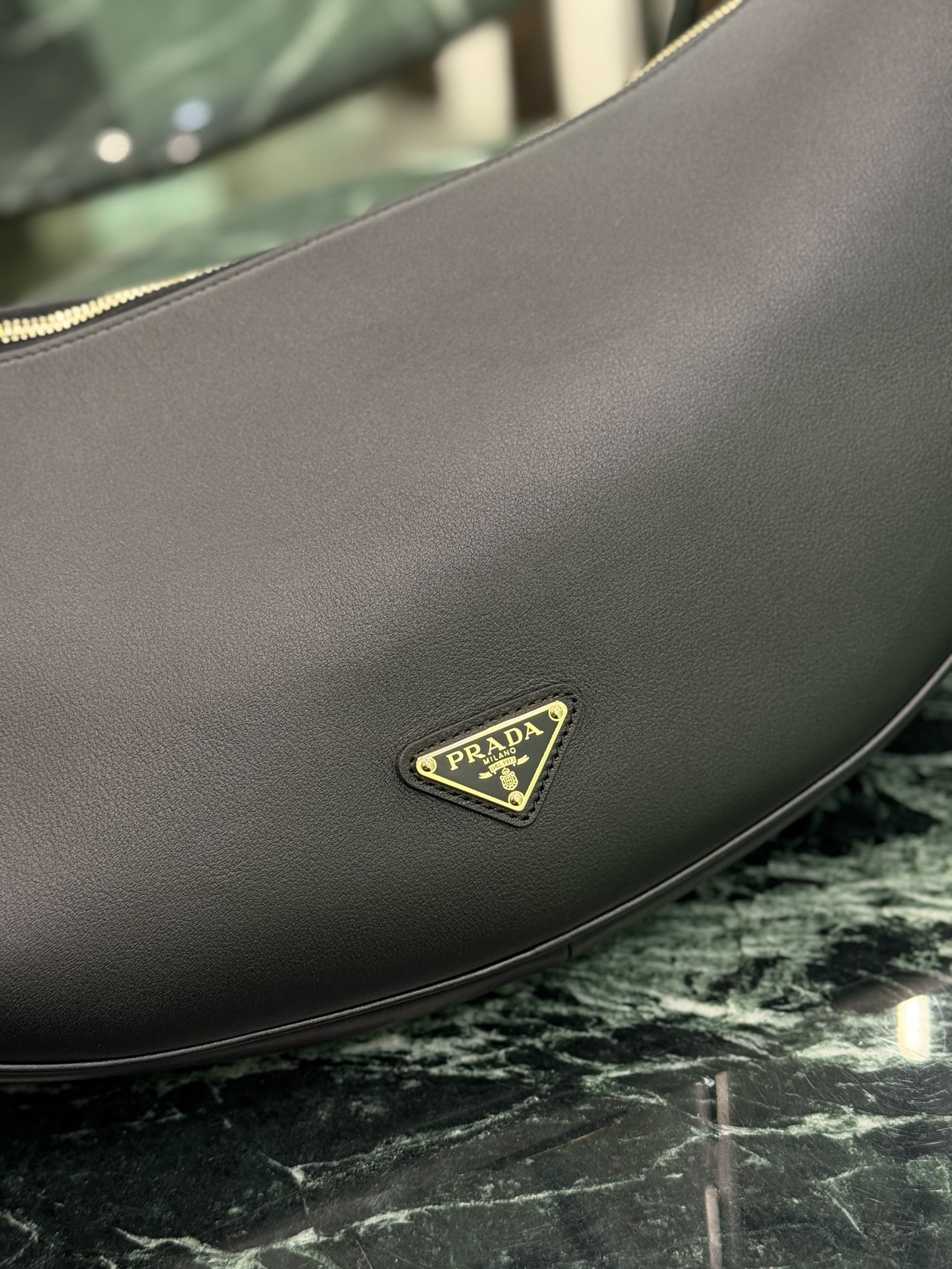 Prada 프라다 새들 레더 호보 숄더백 5