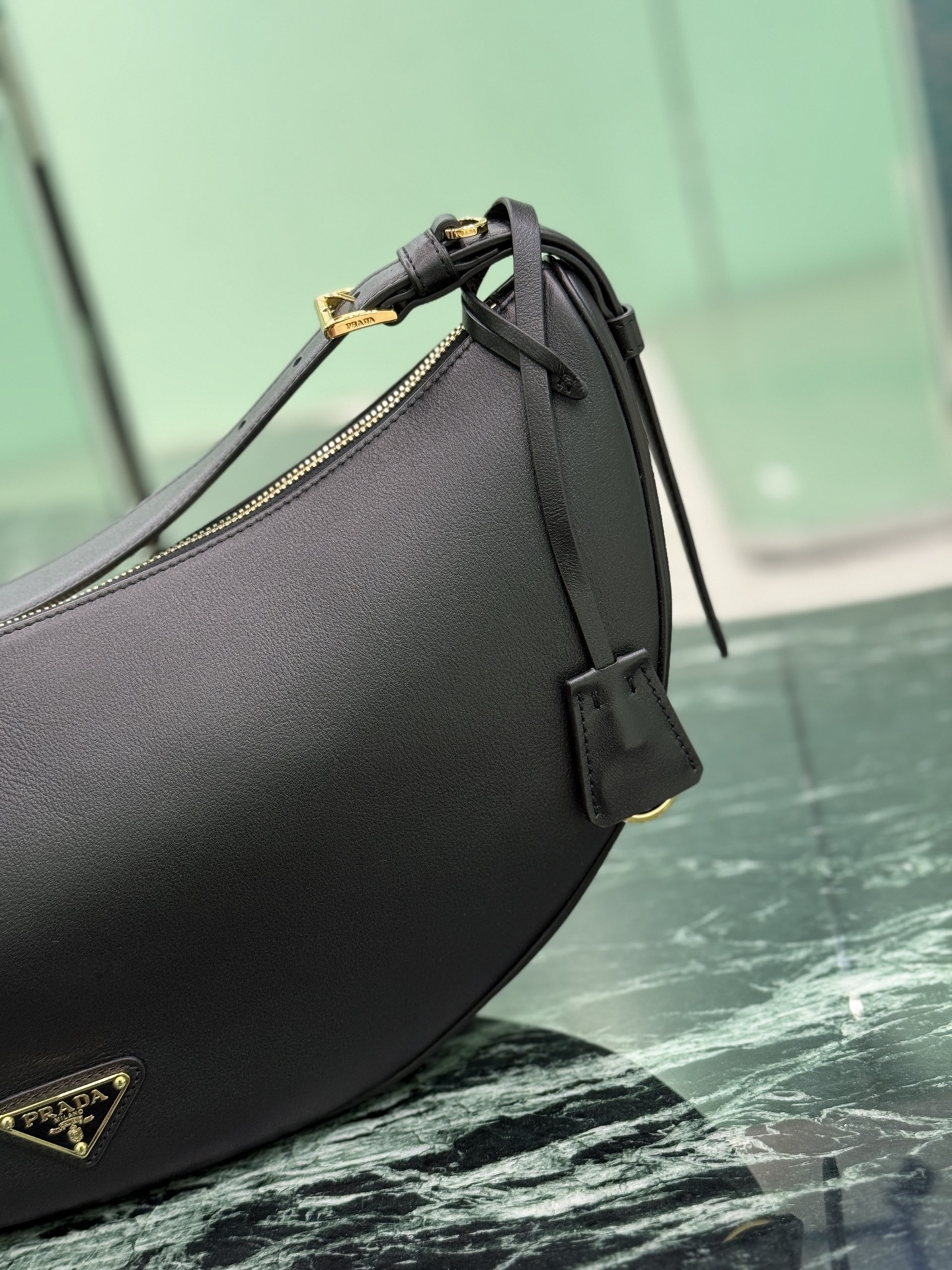 Prada 프라다 새들 레더 호보 숄더백 6