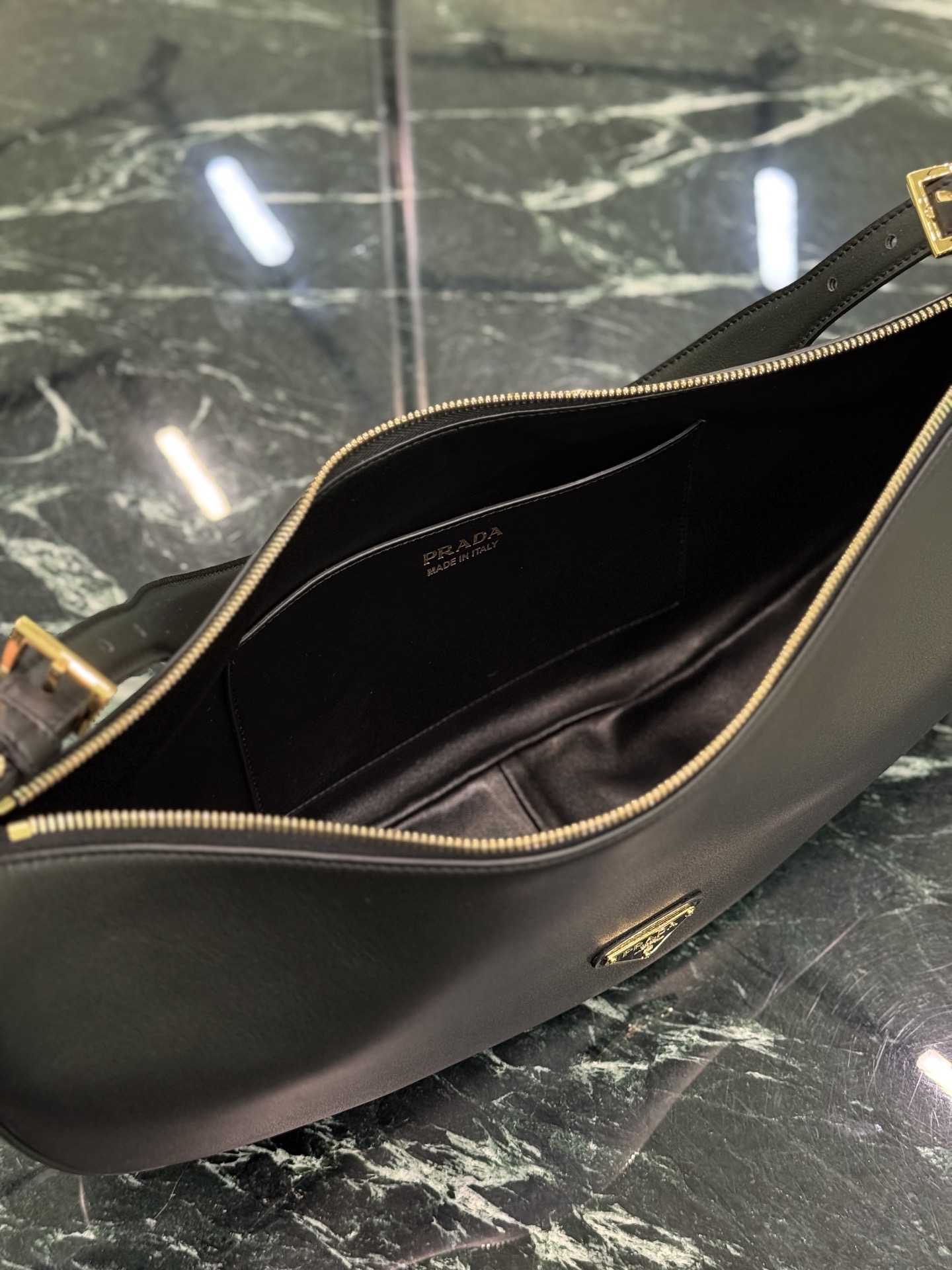 Prada 프라다 새들 레더 호보 숄더백 8