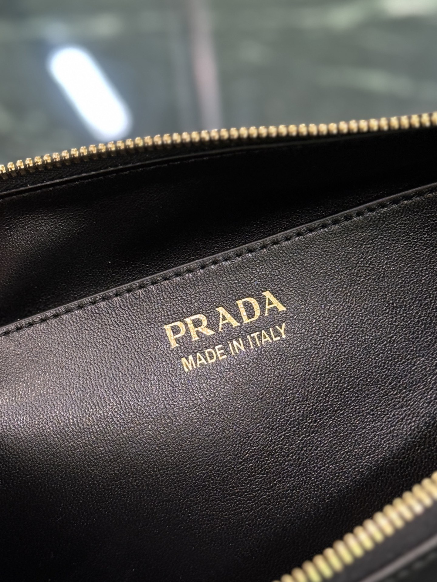 Prada 프라다 새들 레더 호보 숄더백 9
