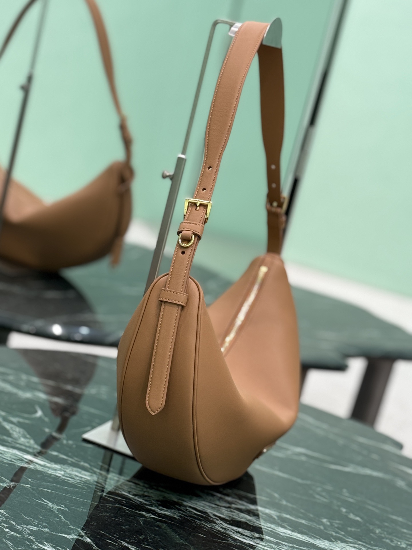 Prada 프라다 새들 레더 호보 숄더백 3