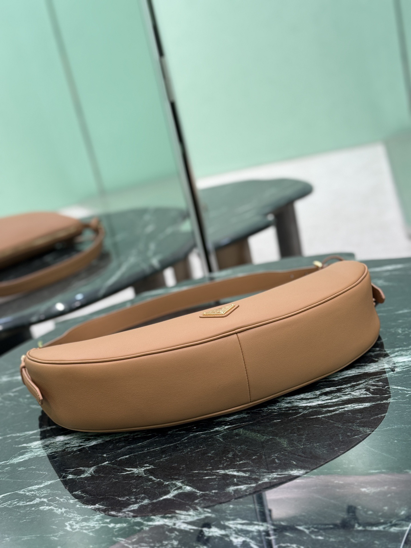 Prada 프라다 새들 레더 호보 숄더백 7