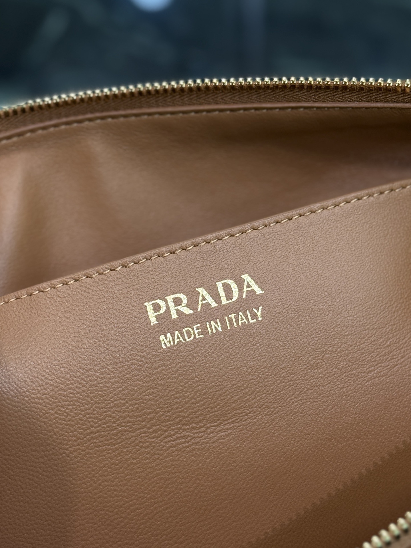 Prada 프라다 새들 레더 호보 숄더백 9