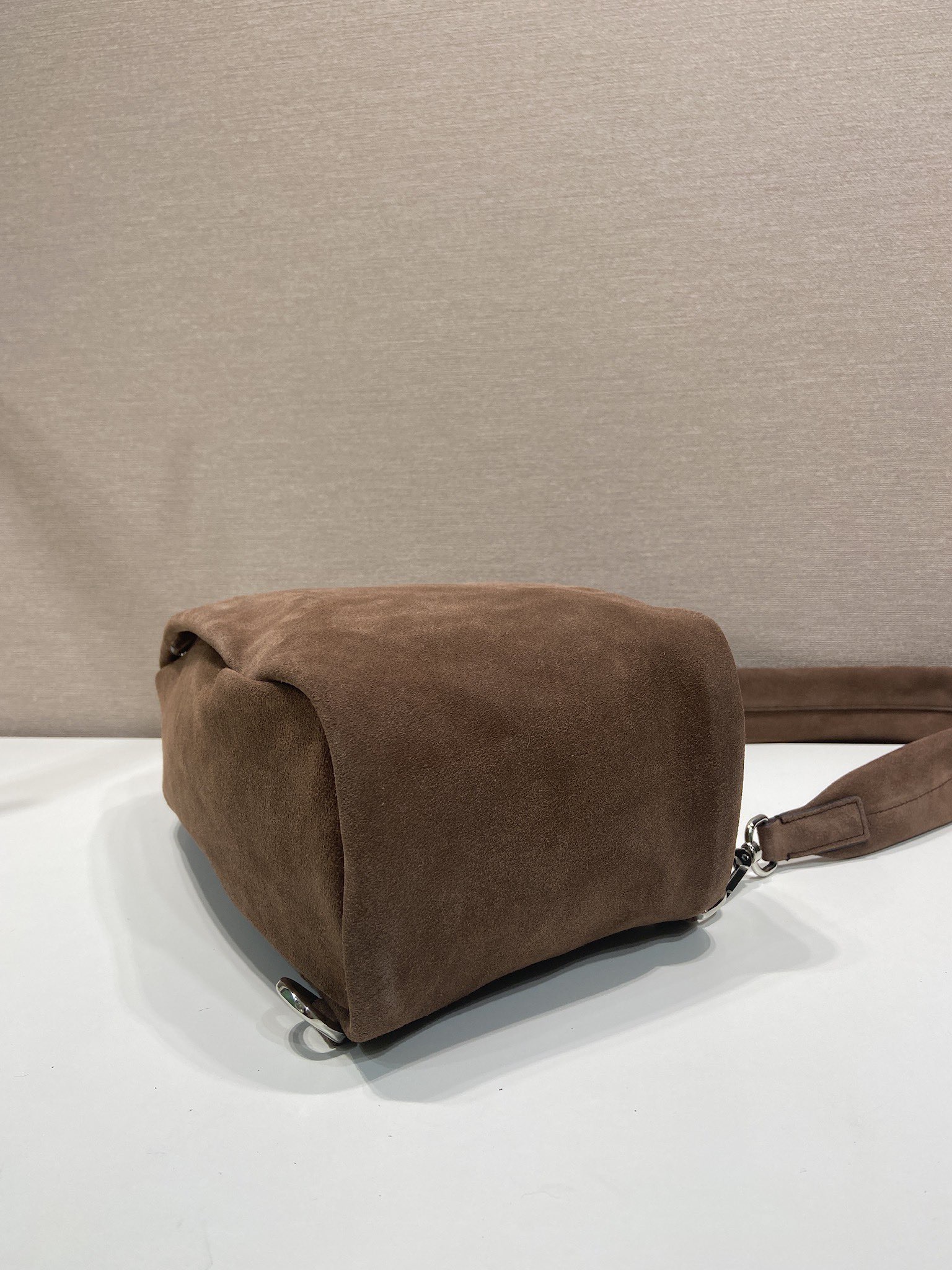 Prada 프라다 2VZ114 브라운 스웨이드 원숄더 백팩 13