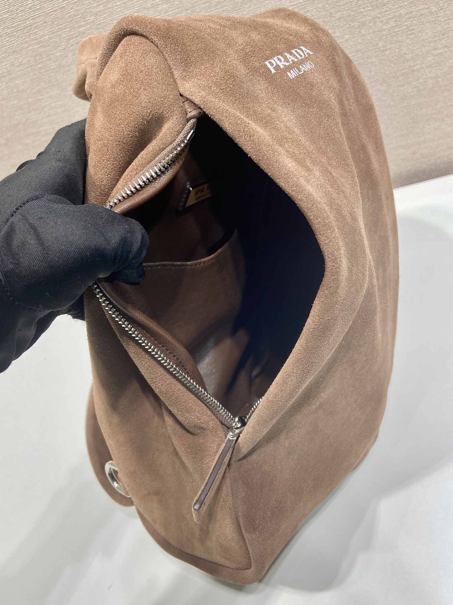 Prada 프라다 2VZ114 브라운 스웨이드 원숄더 백팩 14