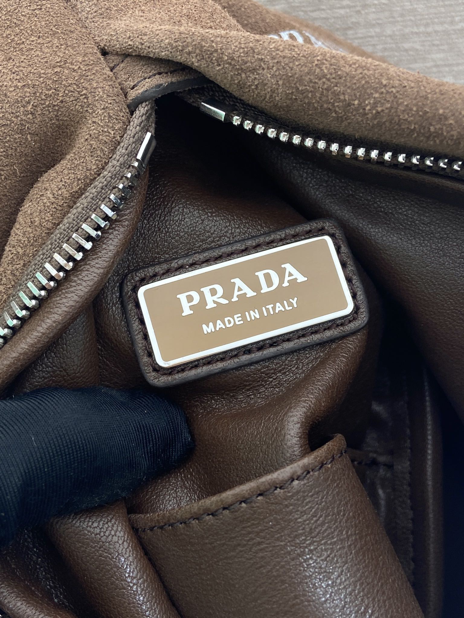 Prada 프라다 2VZ114 브라운 스웨이드 원숄더 백팩 15
