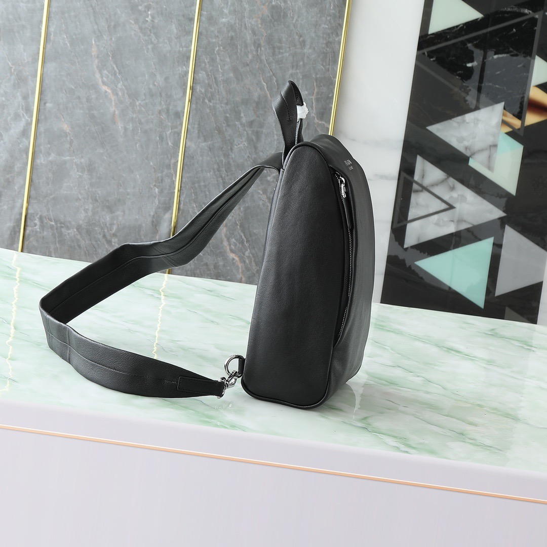 Prada 프라다 2VZ114 레더 싱글 스트랩 슬링 백팩 2