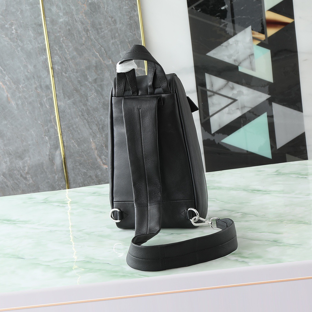 Prada 프라다 2VZ114 레더 싱글 스트랩 슬링 백팩 3