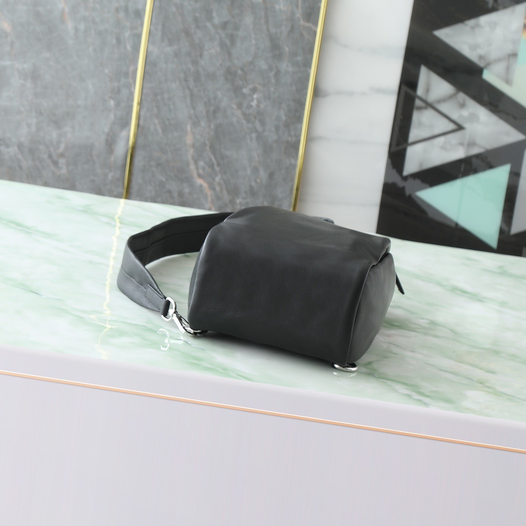 Prada 프라다 2VZ114 레더 싱글 스트랩 슬링 백팩 4