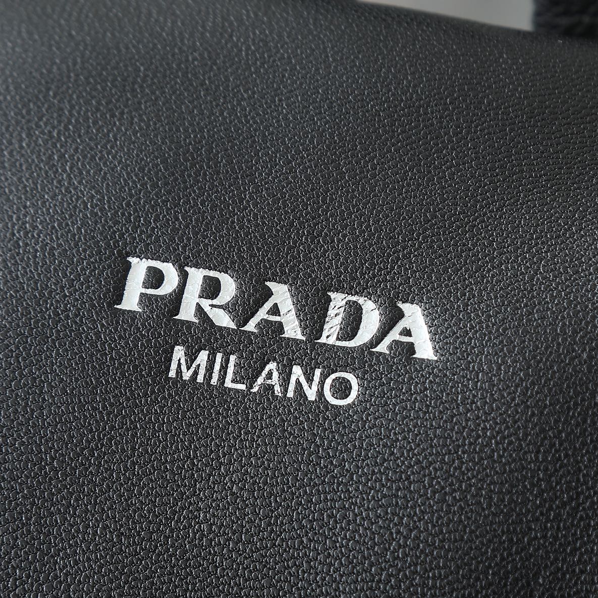 Prada 프라다 2VZ114 레더 싱글 스트랩 슬링 백팩 5