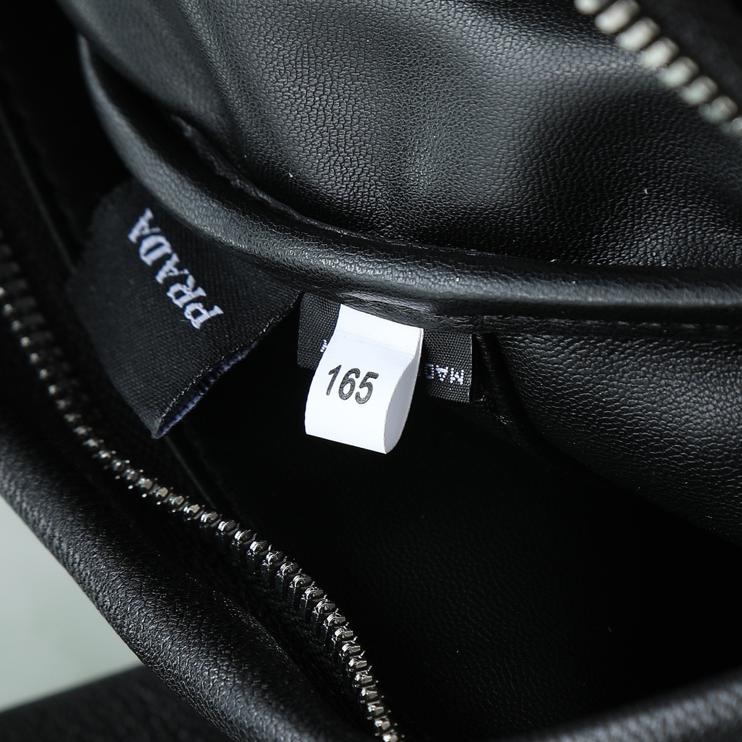 Prada 프라다 2VZ114 레더 싱글 스트랩 슬링 백팩 8