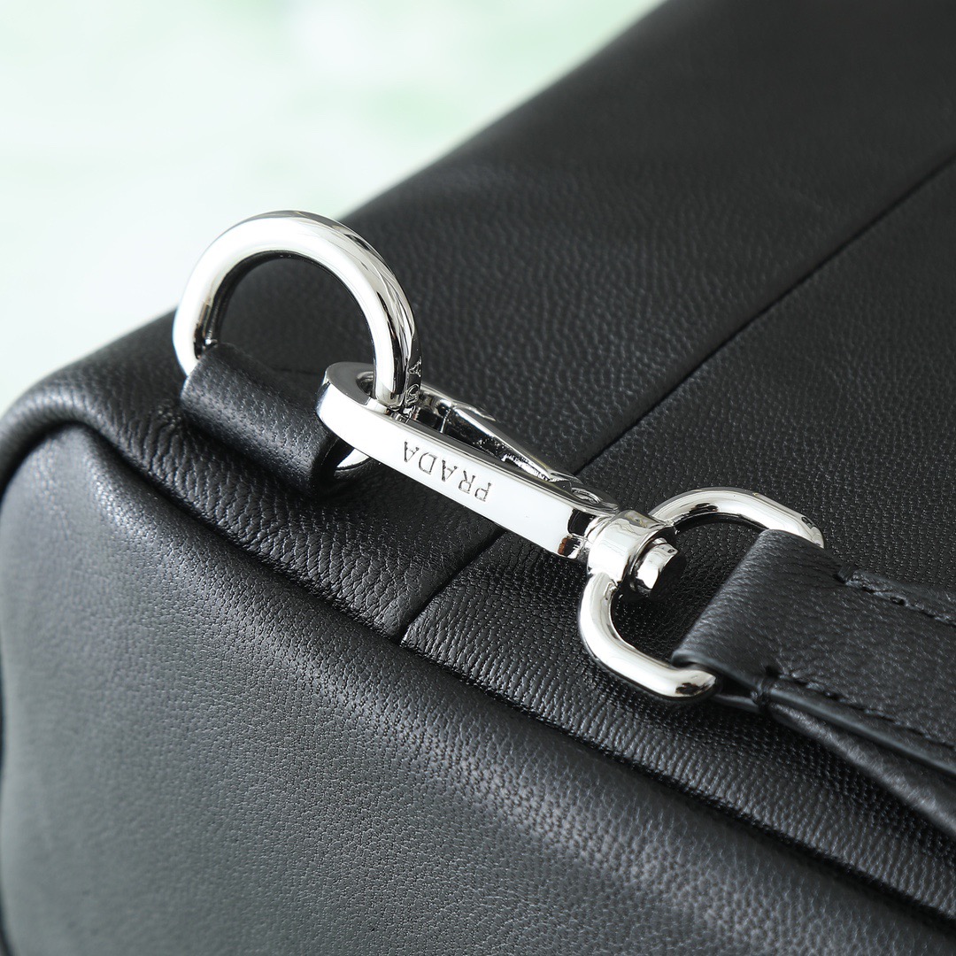 Prada 프라다 2VZ114 레더 싱글 스트랩 슬링 백팩 9