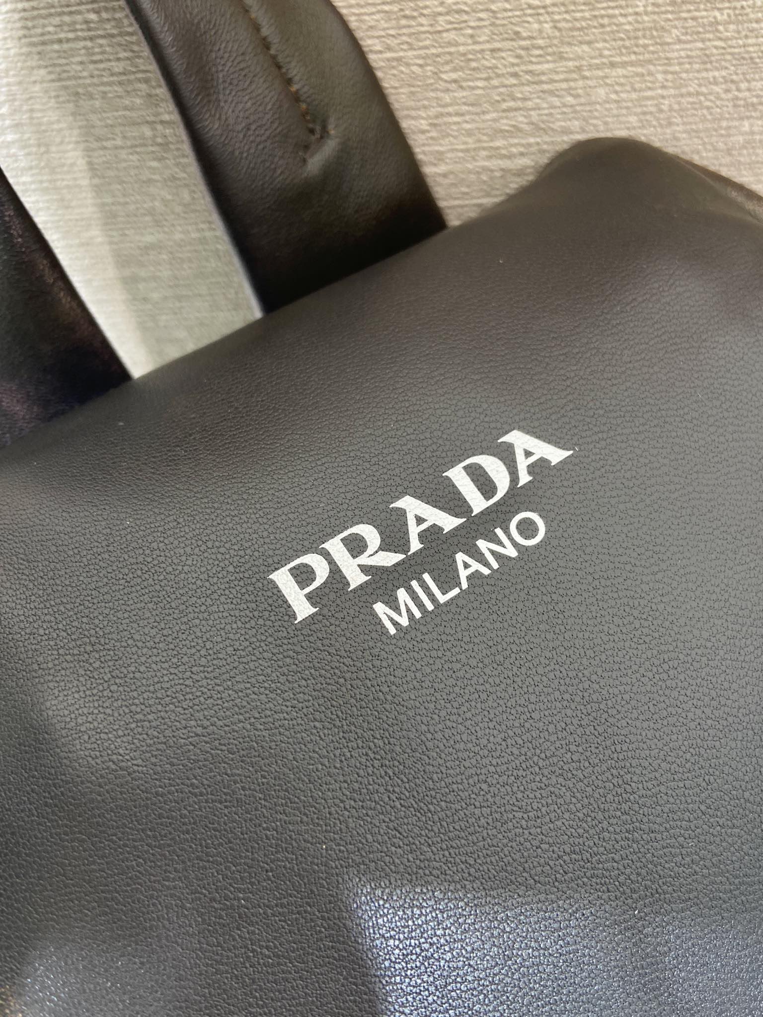 Prada 프라다 2VZ114 레더 싱글 스트랩 슬링 백팩 7
