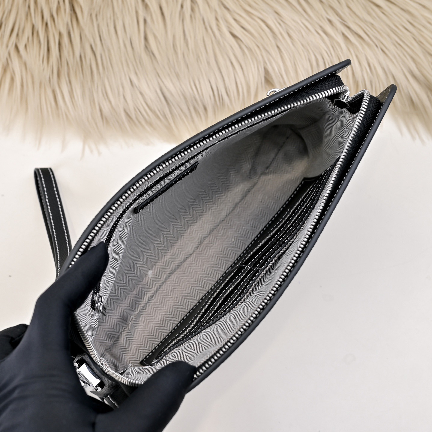 Hermes 에르메스 남성 소가죽 스트랩 클러치백 9