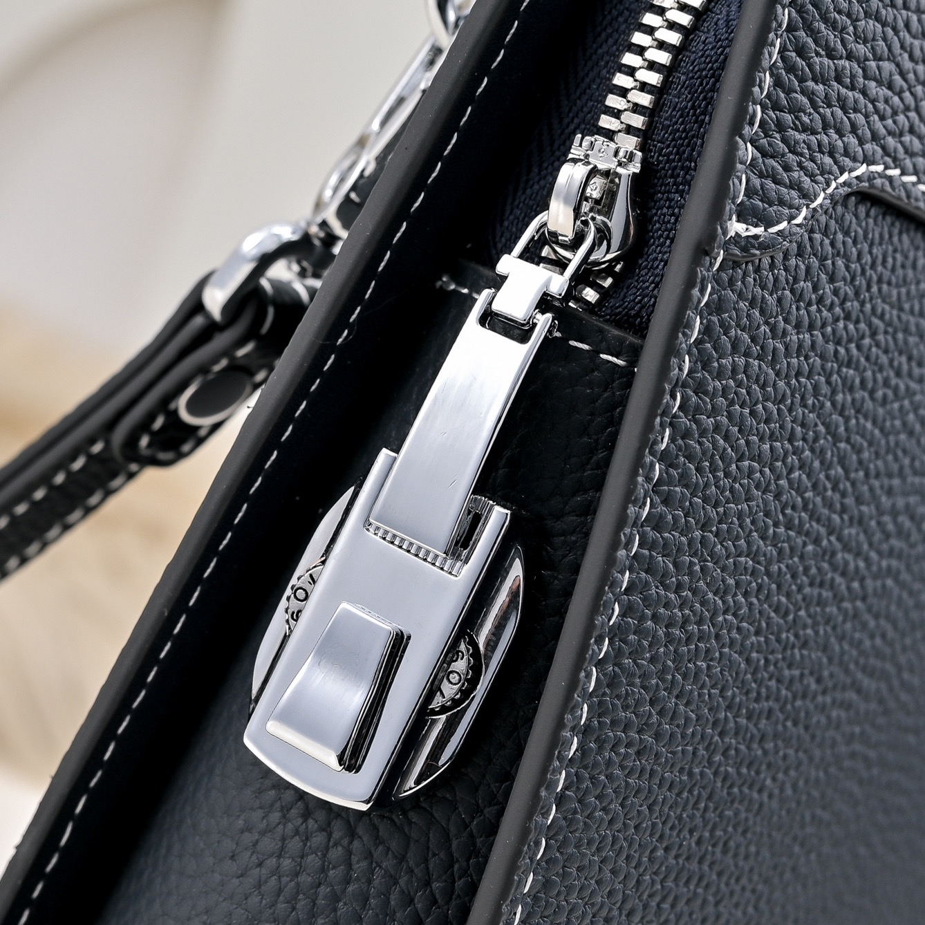 Hermes 에르메스 남성 가죽 스트랩 클러치백 5