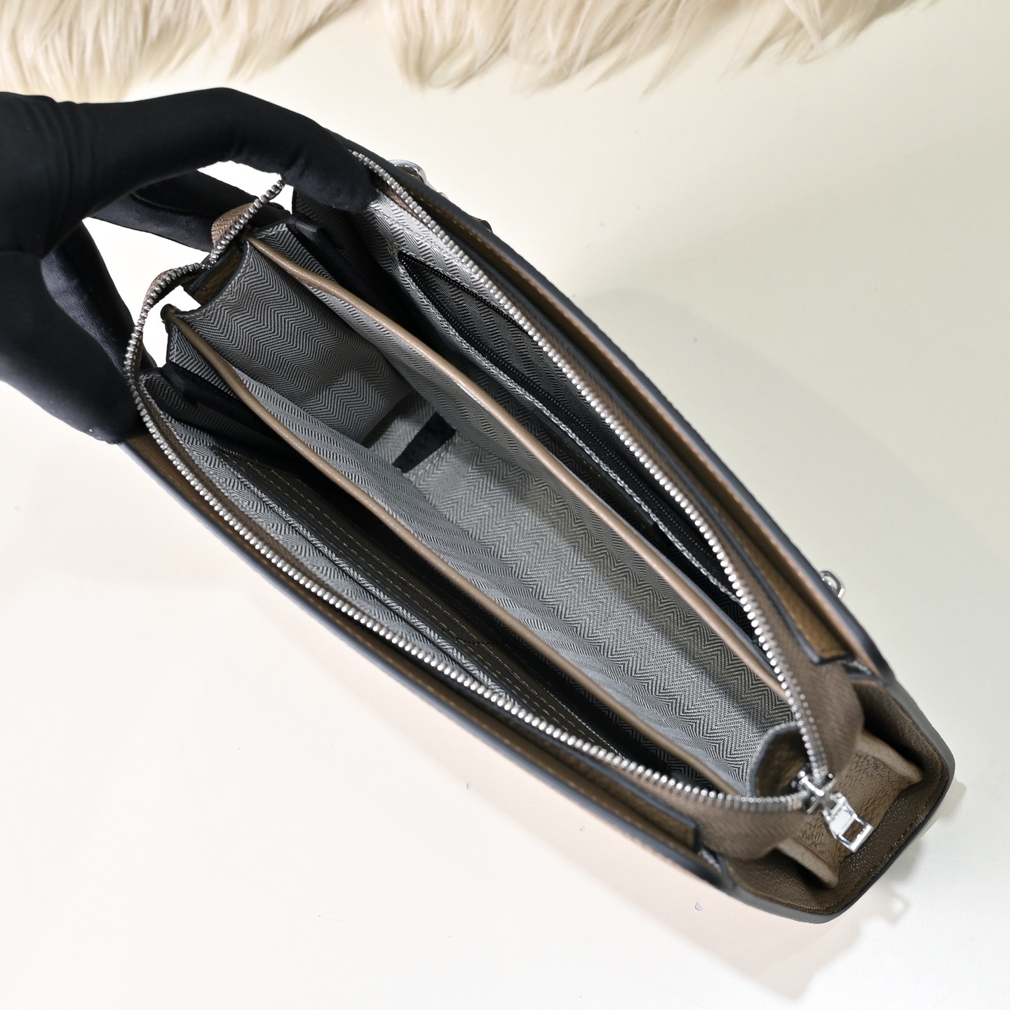 Hermes 에르메스 남성 가죽 H 로고 클러치백 9