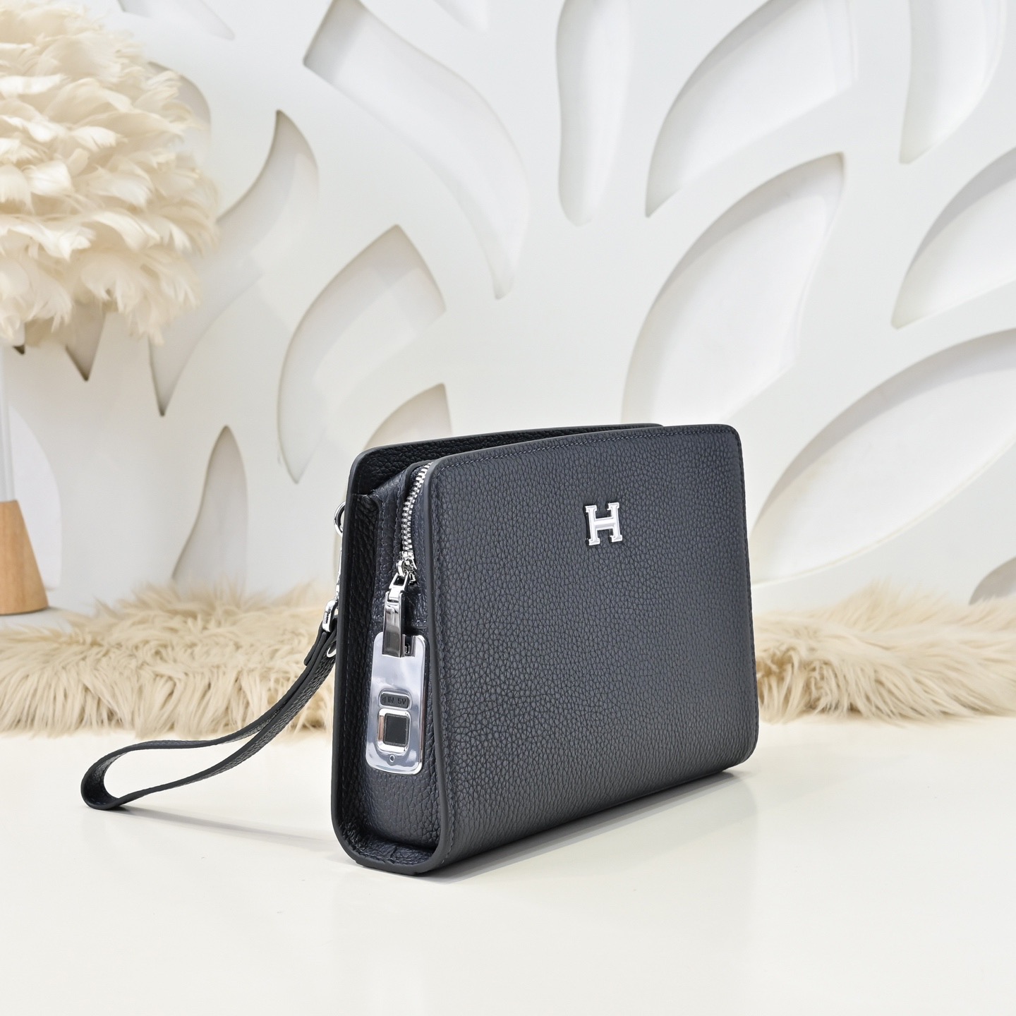 Hermes 에르메스 남성 소가죽 H 로고 클러치백 2