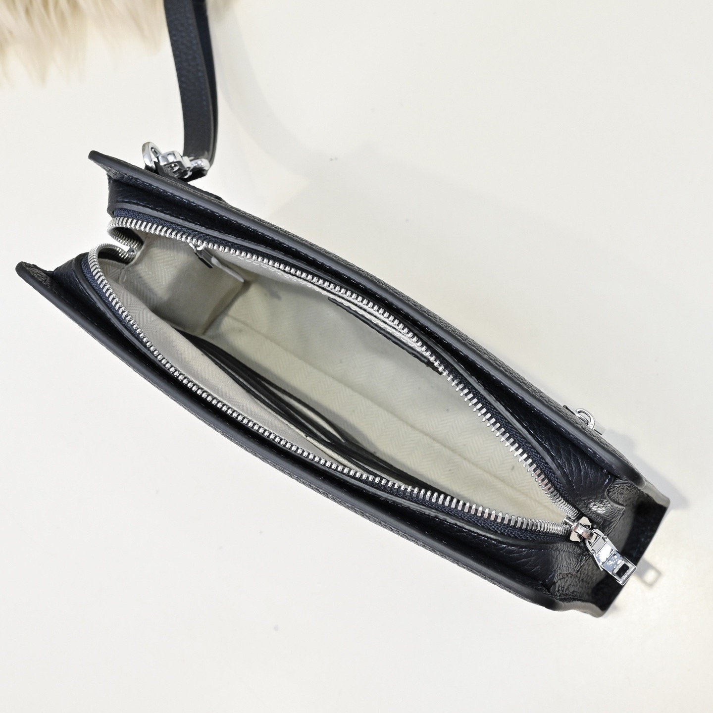 Hermes 에르메스 남성 소가죽 H 로고 클러치백 8