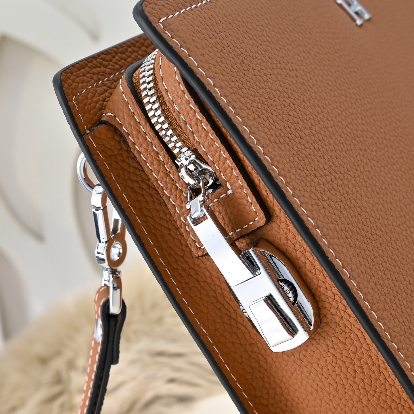 Hermes 에르메스 H 로고 남성 가죽 클러치백 5