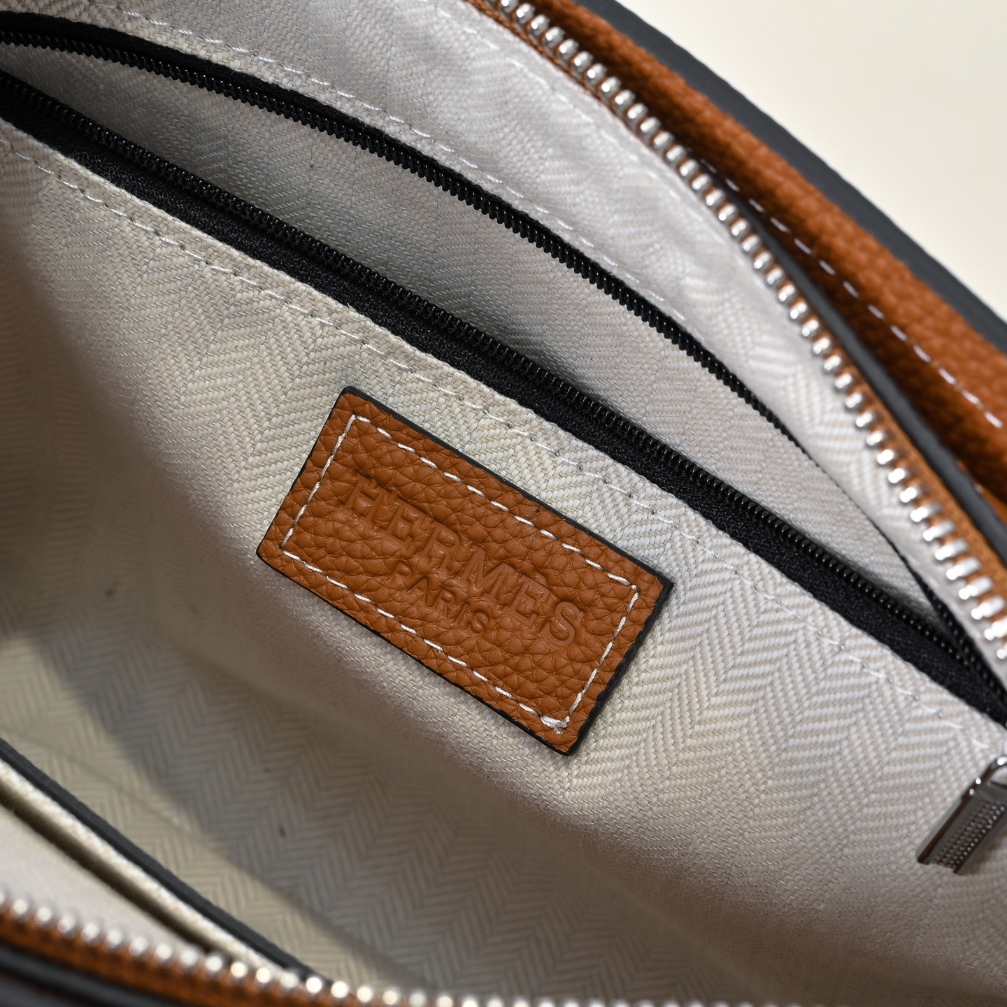 Hermes 에르메스 H 로고 남성 가죽 클러치백 8