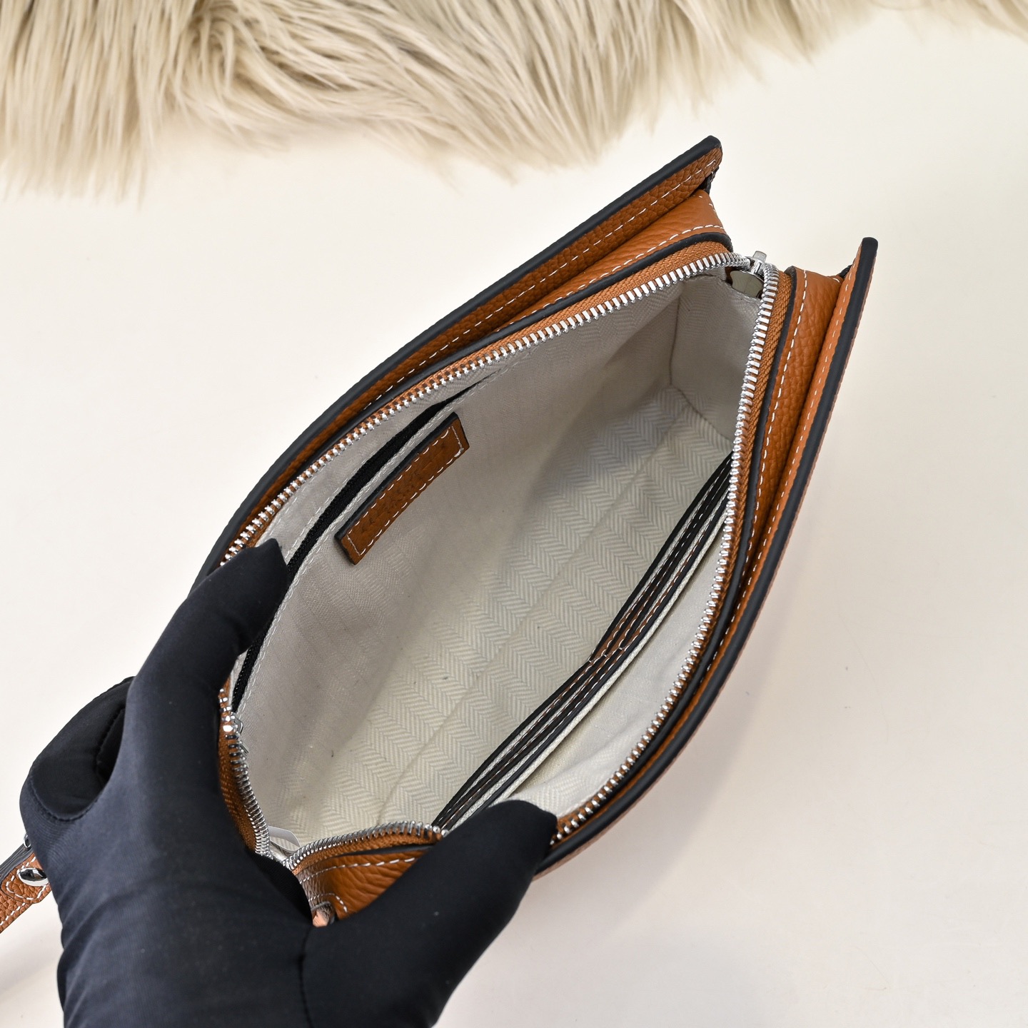 Hermes 에르메스 H 로고 남성 가죽 클러치백 9